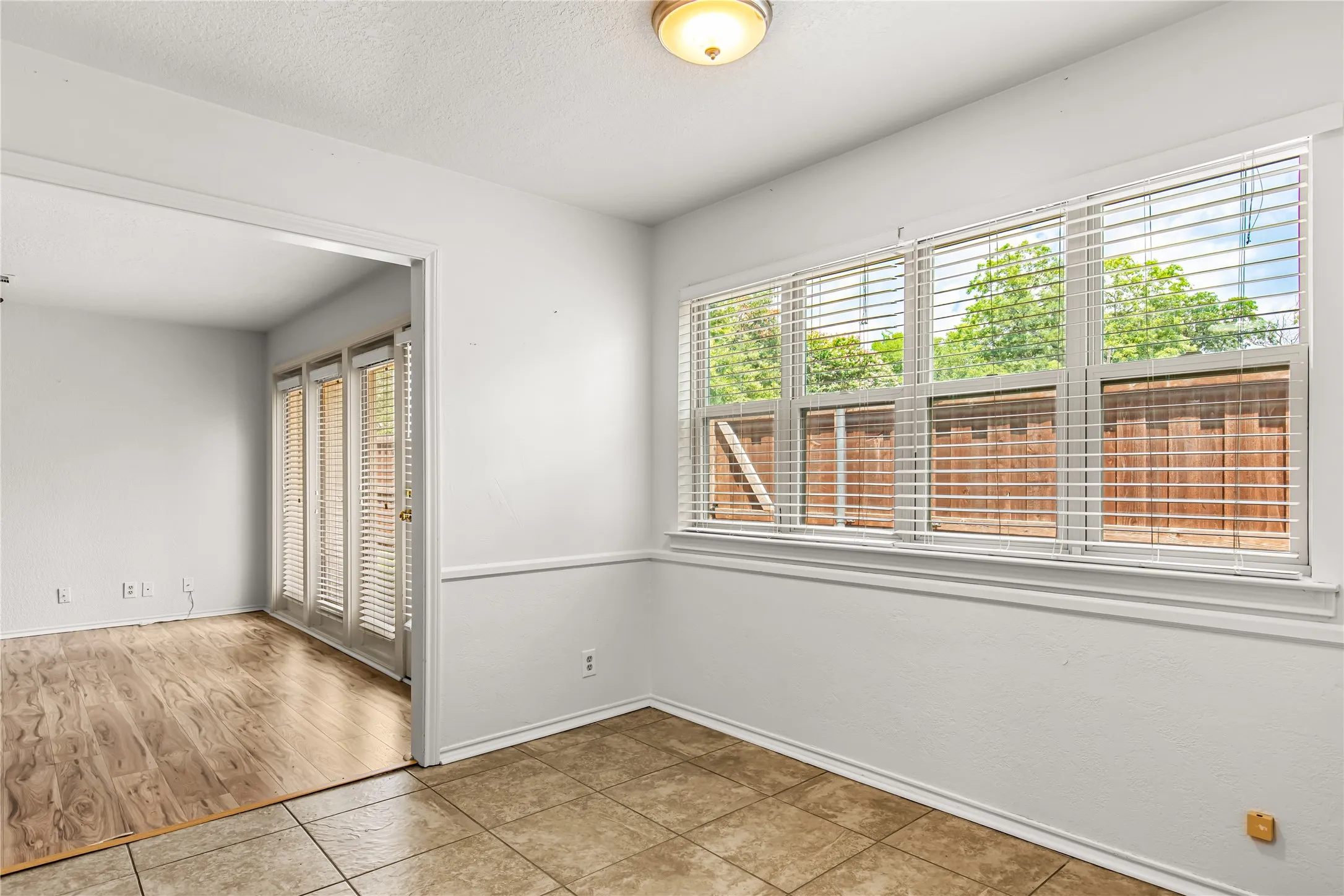Duplex For Sale in Grayson County , 1002 W Washington Street, Sherman, Texas 75092, 4 Bedroom, 4 Bathroom, Garage spaces, 0 Sqft, built in 1986, mls#21298275, Real Estate Agent in Sherman, Homes For Sale in Grayson county, Homes For Sale in Sherman, Realtor in Sherman Texas, Real Estate Brokerage Independent Realty Texas, Luminita Cordes Realtor