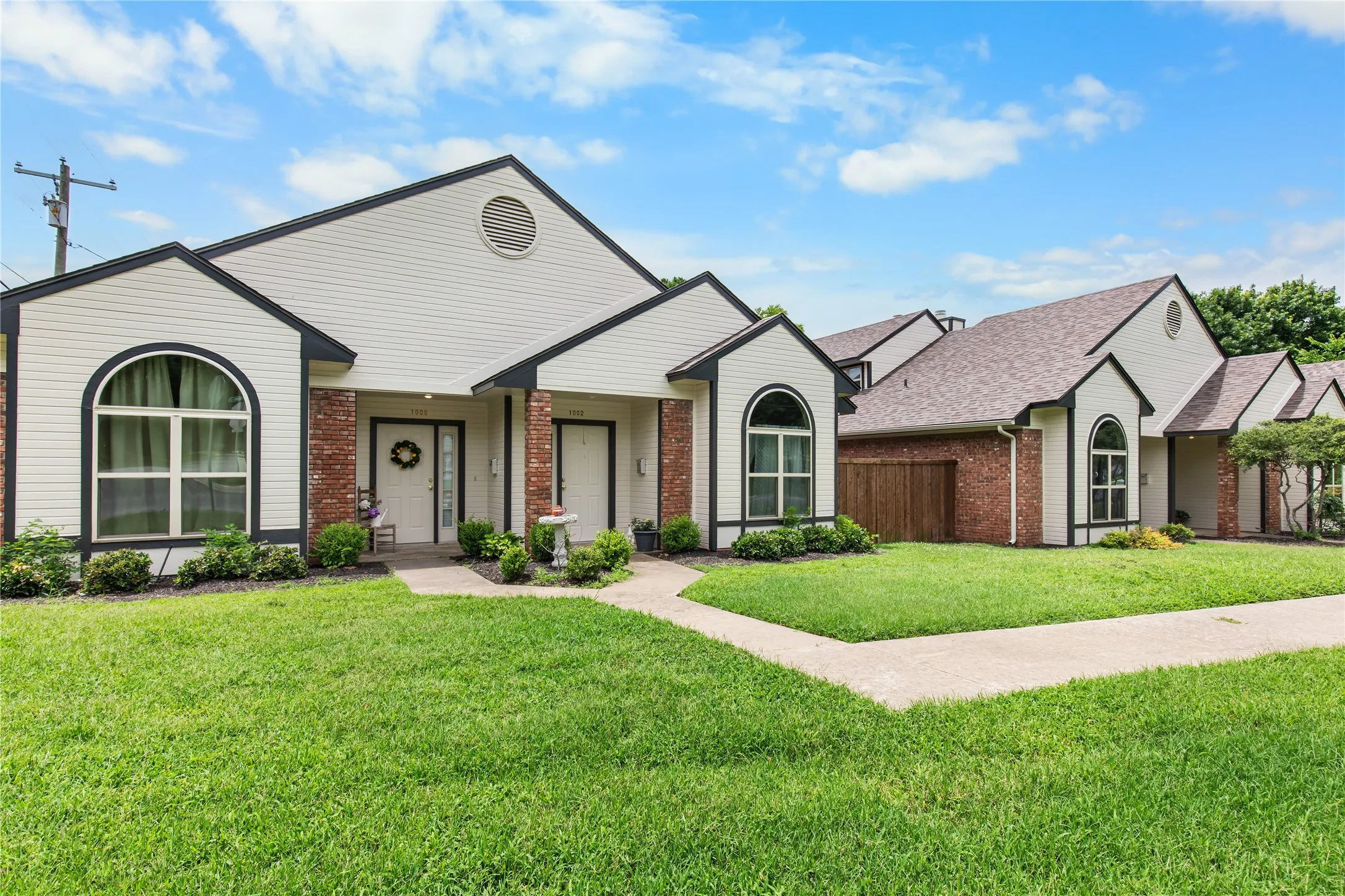 Duplex For Sale in Grayson County , 1002 W Washington Street, Sherman, Texas 75092, 4 Bedroom, 4 Bathroom, Garage spaces, 0 Sqft, built in 1986, mls#21298275, Real Estate Agent in Sherman, Homes For Sale in Grayson county, Homes For Sale in Sherman, Realtor in Sherman Texas, Real Estate Brokerage Independent Realty Texas, Luminita Cordes Realtor