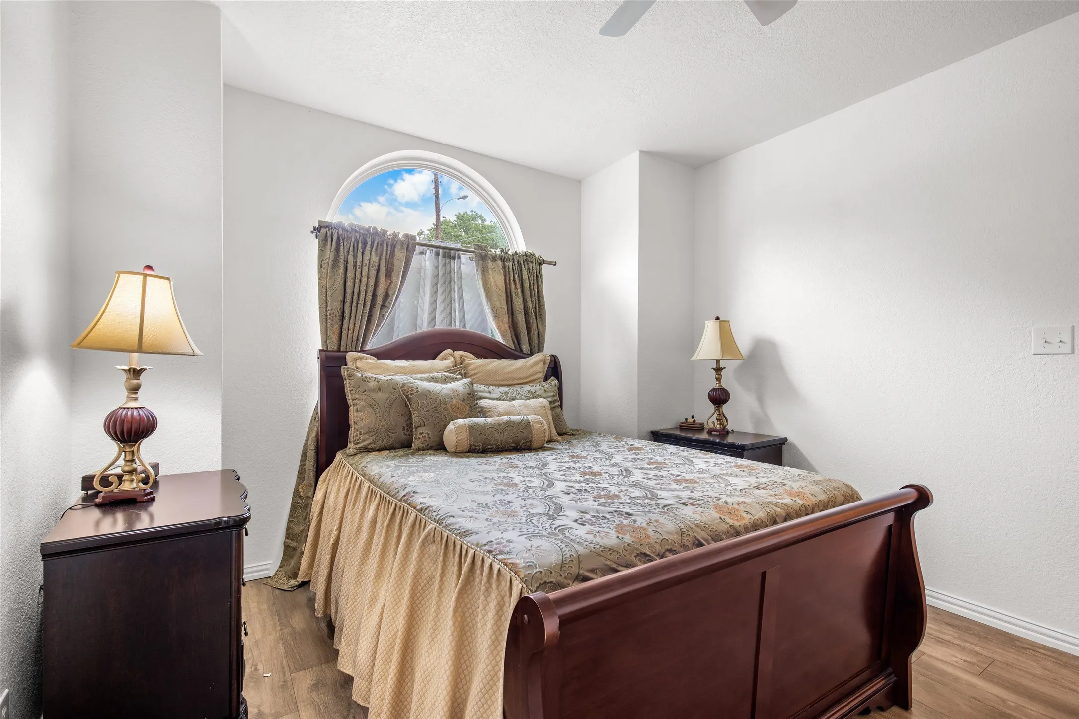 Duplex For Sale in Grayson County , 1002 W Washington Street, Sherman, Texas 75092, 4 Bedroom, 4 Bathroom, Garage spaces, 0 Sqft, built in 1986, mls#21298275, Real Estate Agent in Sherman, Homes For Sale in Grayson county, Homes For Sale in Sherman, Realtor in Sherman Texas, Real Estate Brokerage Independent Realty Texas, Luminita Cordes Realtor