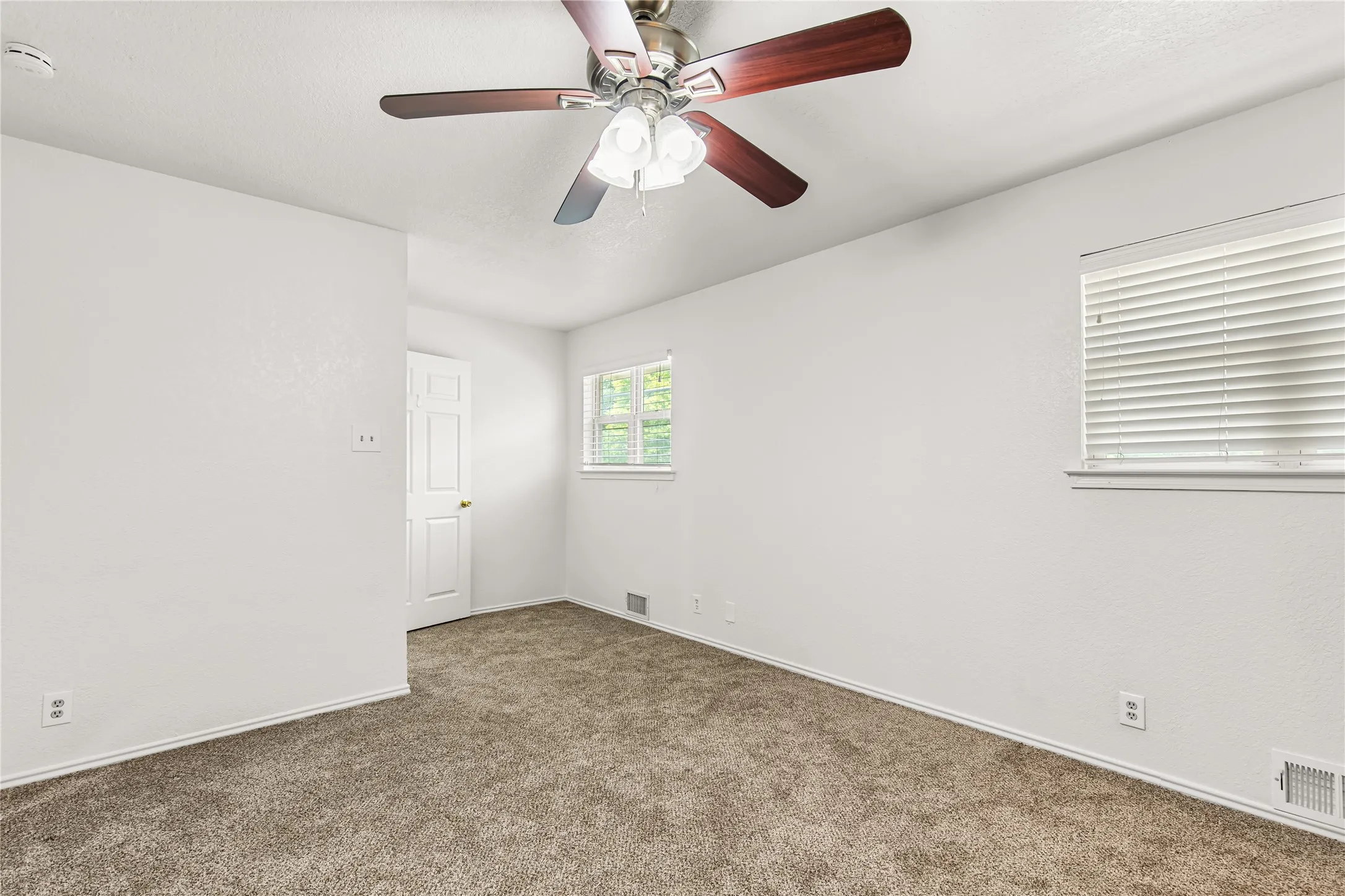 Duplex For Sale in Grayson County , 1002 W Washington Street, Sherman, Texas 75092, 4 Bedroom, 4 Bathroom, Garage spaces, 0 Sqft, built in 1986, mls#21298275, Real Estate Agent in Sherman, Homes For Sale in Grayson county, Homes For Sale in Sherman, Realtor in Sherman Texas, Real Estate Brokerage Independent Realty Texas, Luminita Cordes Realtor