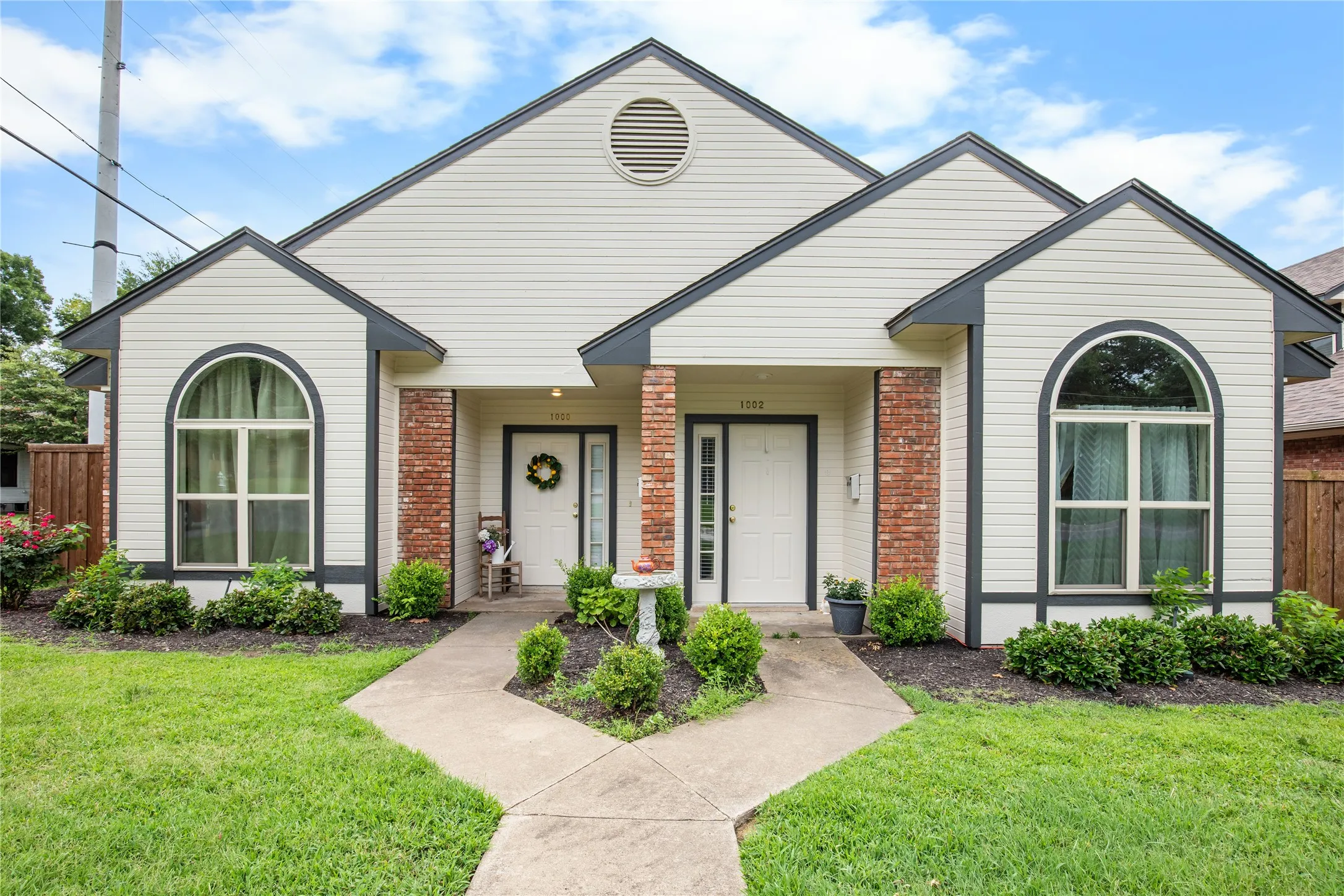 Duplex For Sale in Grayson County , 1002 W Washington Street, Sherman, Texas 75092, 4 Bedroom, 4 Bathroom, Garage spaces, 0 Sqft, built in 1986, mls#21298275, Real Estate Agent in Sherman, Homes For Sale in Grayson county, Homes For Sale in Sherman, Realtor in Sherman Texas, Real Estate Brokerage Independent Realty Texas, Luminita Cordes Realtor