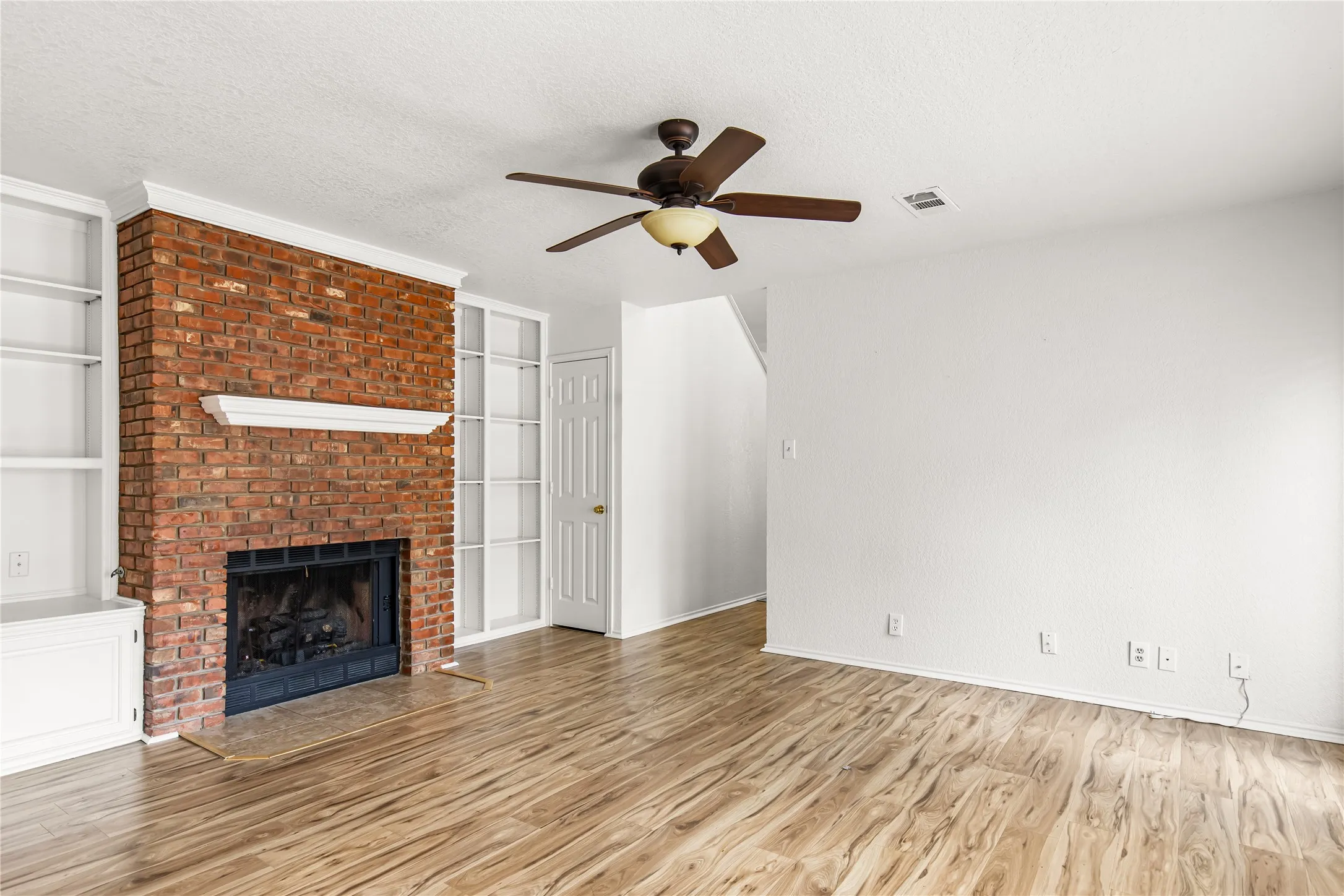 Duplex For Sale in Grayson County , 1002 W Washington Street, Sherman, Texas 75092, 4 Bedroom, 4 Bathroom, Garage spaces, 0 Sqft, built in 1986, mls#21298275, Real Estate Agent in Sherman, Homes For Sale in Grayson county, Homes For Sale in Sherman, Realtor in Sherman Texas, Real Estate Brokerage Independent Realty Texas, Luminita Cordes Realtor