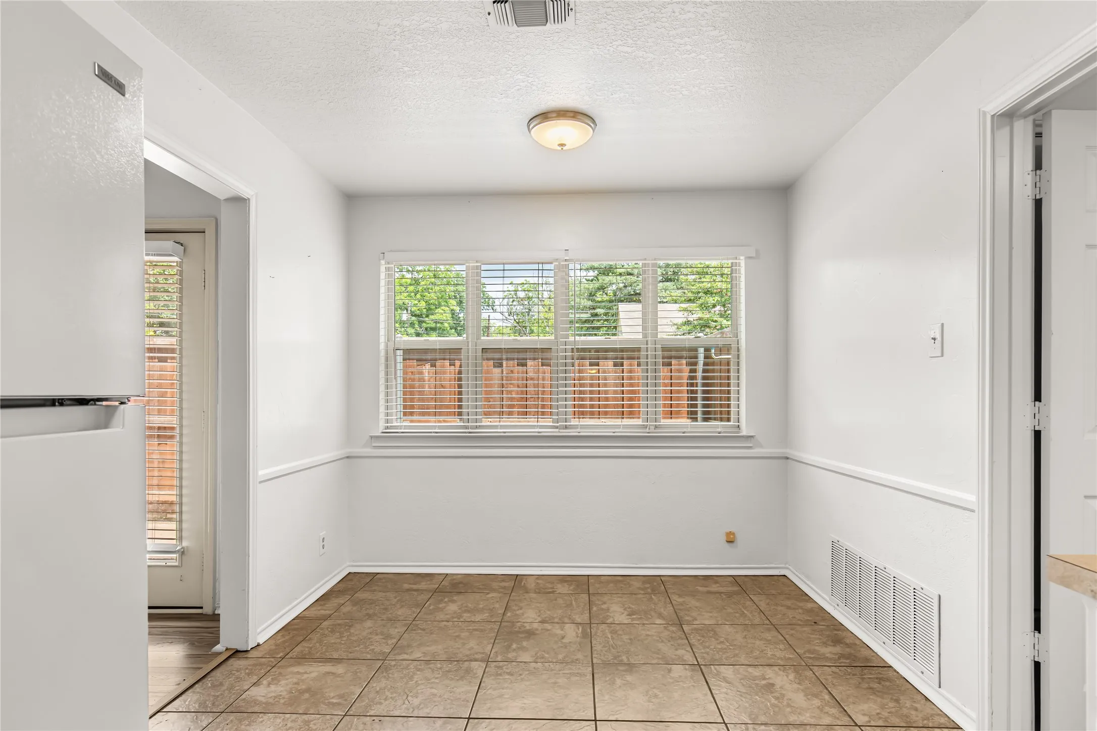 Duplex For Sale in Grayson County , 1002 W Washington Street, Sherman, Texas 75092, 4 Bedroom, 4 Bathroom, Garage spaces, 0 Sqft, built in 1986, mls#21298275, Real Estate Agent in Sherman, Homes For Sale in Grayson county, Homes For Sale in Sherman, Realtor in Sherman Texas, Real Estate Brokerage Independent Realty Texas, Luminita Cordes Realtor