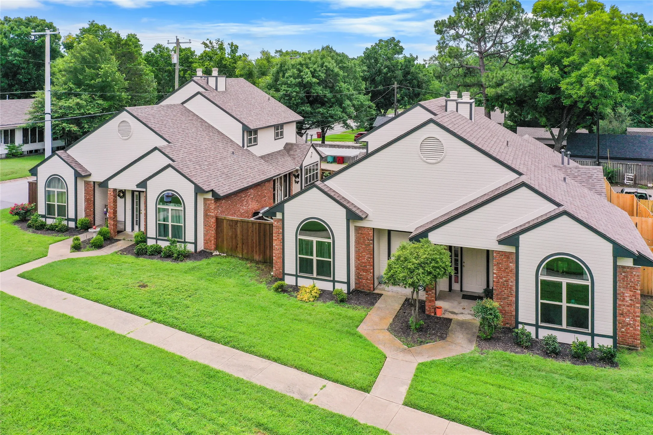 Duplex For Sale in Grayson County , 1002 W Washington Street, Sherman, Texas 75092, 4 Bedroom, 4 Bathroom, Garage spaces, 0 Sqft, built in 1986, mls#21298275, Real Estate Agent in Sherman, Homes For Sale in Grayson county, Homes For Sale in Sherman, Realtor in Sherman Texas, Real Estate Brokerage Independent Realty Texas, Luminita Cordes Realtor
