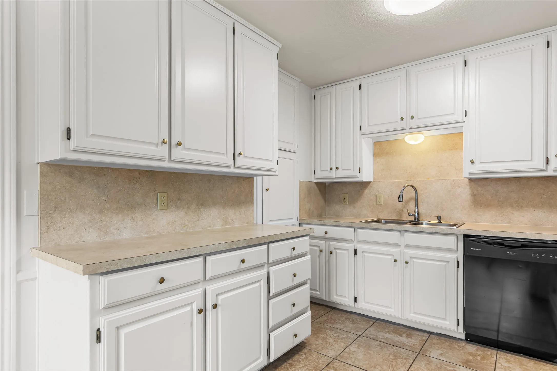 Duplex For Sale in Grayson County , 1002 W Washington Street, Sherman, Texas 75092, 4 Bedroom, 4 Bathroom, Garage spaces, 0 Sqft, built in 1986, mls#21298275, Real Estate Agent in Sherman, Homes For Sale in Grayson county, Homes For Sale in Sherman, Realtor in Sherman Texas, Real Estate Brokerage Independent Realty Texas, Luminita Cordes Realtor