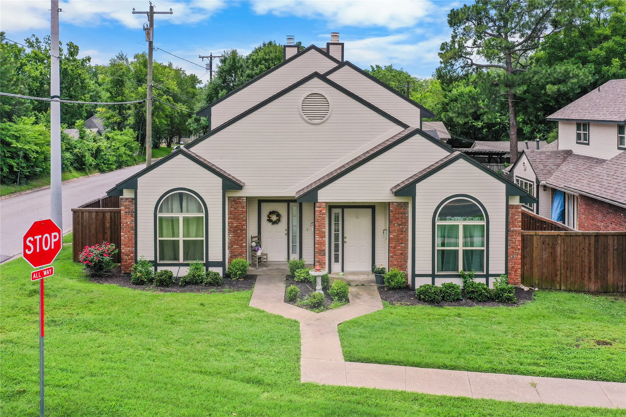 Duplex For Sale in Grayson County , 1002 W Washington Street, Sherman, Texas 75092, 4 Bedroom, 4 Bathroom, Garage spaces, 0 Sqft, built in 1986, mls#21298275, Real Estate Agent in Sherman, Homes For Sale in Grayson county, Homes For Sale in Sherman, Realtor in Sherman Texas, Real Estate Brokerage Independent Realty Texas, Luminita Cordes Realtor