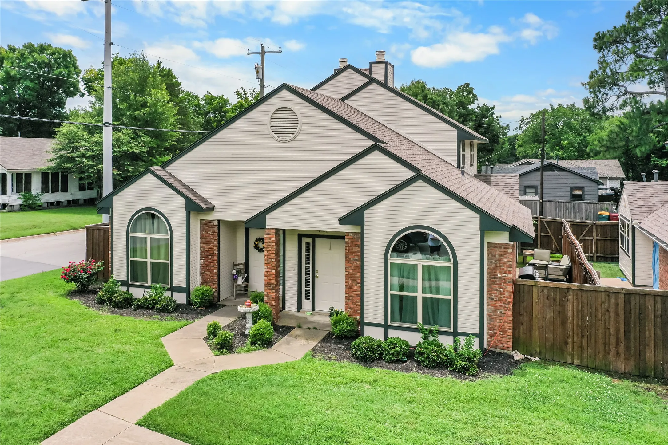 Duplex For Sale in Grayson County , 1002 W Washington Street, Sherman, Texas 75092, 4 Bedroom, 4 Bathroom, Garage spaces, 0 Sqft, built in 1986, mls#21298275, Real Estate Agent in Sherman, Homes For Sale in Grayson county, Homes For Sale in Sherman, Realtor in Sherman Texas, Real Estate Brokerage Independent Realty Texas, Luminita Cordes Realtor