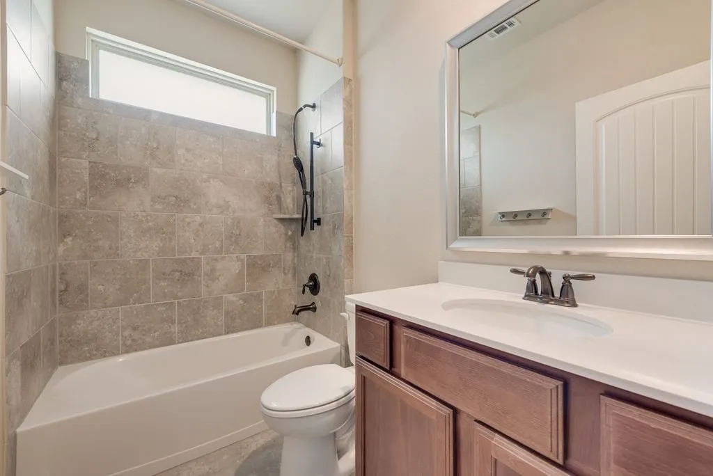Secondary living area main bathroom