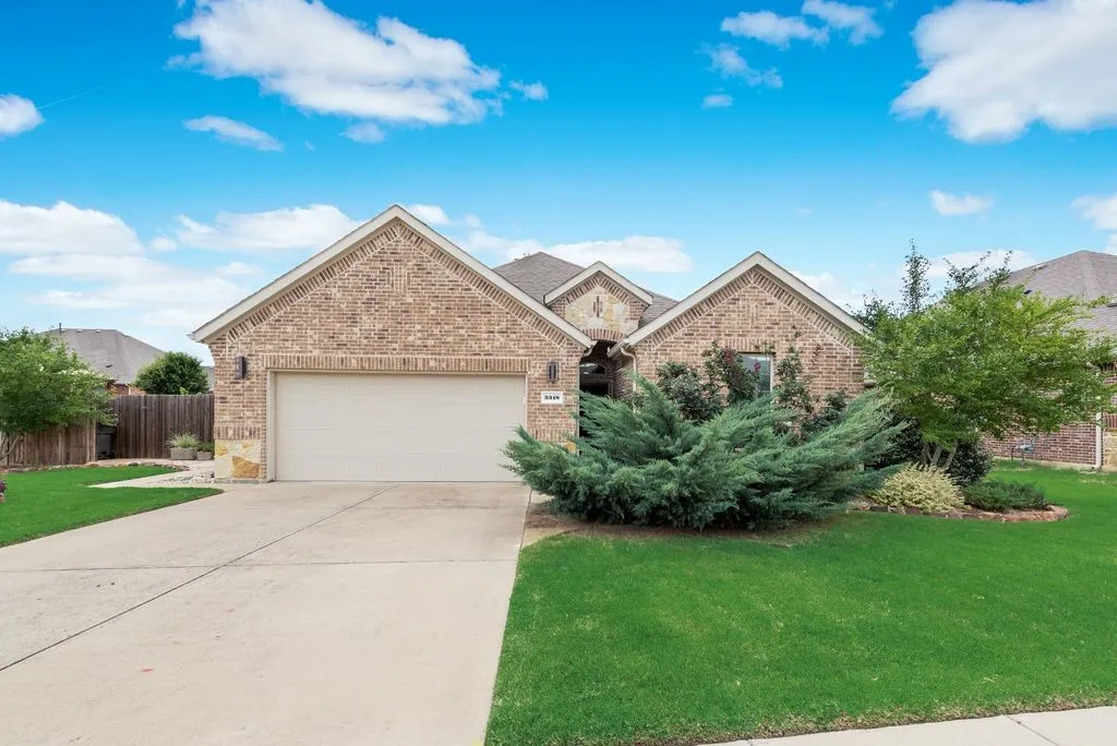 Single Family Residence For Sale in Dallas County , 3318 Rosewood Lane, Sachse, Texas 75048, 4 Bedroom, 3 Bathroom, 2 Garage spaces, 2,266 Sqft, built in 2017, mls#21298180, Real Estate Agent in Sachse, Homes For Sale in Dallas county, Homes For Sale in Sachse, Realtor in Sachse Texas, Real Estate Brokerage Independent Realty Texas, Luminita Cordes Realtor