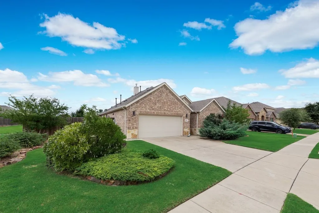 Single Family Residence For Sale in Dallas County , 3318 Rosewood Lane, Sachse, Texas 75048, 4 Bedroom, 3 Bathroom, 2 Garage spaces, 2,266 Sqft, built in 2017, mls#21298180, Real Estate Agent in Sachse, Homes For Sale in Dallas county, Homes For Sale in Sachse, Realtor in Sachse Texas, Real Estate Brokerage Independent Realty Texas, Luminita Cordes Realtor