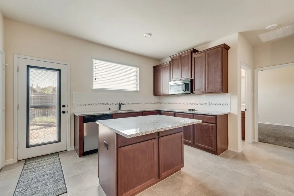 Secondary kitchen with separate entrance