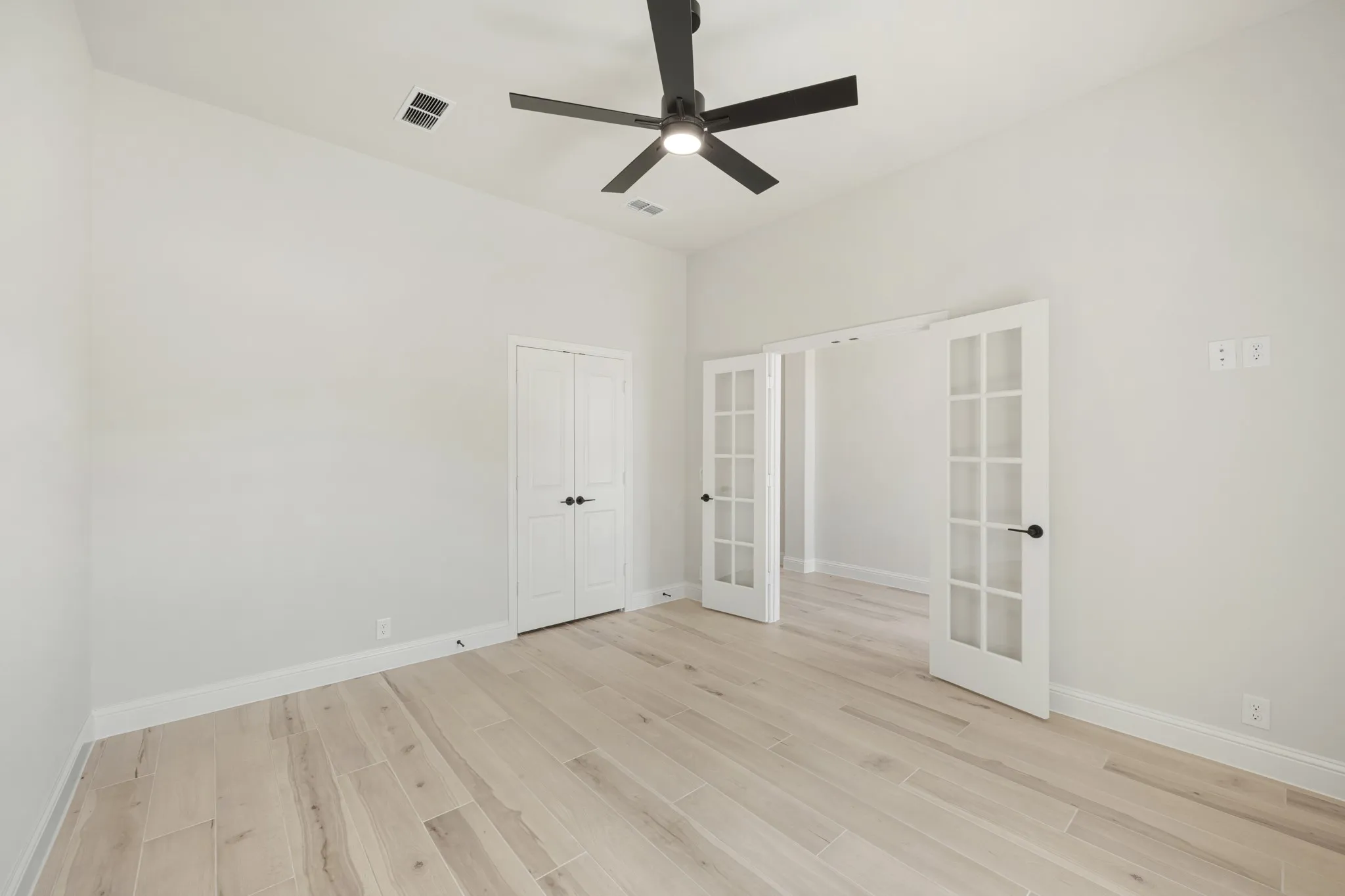 Single Family Residence For Sale in Ellis County , 4029 Eagles Bluff Road, Midlothian, Texas 76065, 3 Bedroom, 3 Bathroom, 2 Garage spaces, 2,260 Sqft, built in 2026, mls#21298346, Real Estate Agent in Midlothian, Homes For Sale in Ellis county, Homes For Sale in Midlothian, Realtor in Midlothian Texas, Real Estate Brokerage Independent Realty Texas, Luminita Cordes Realtor