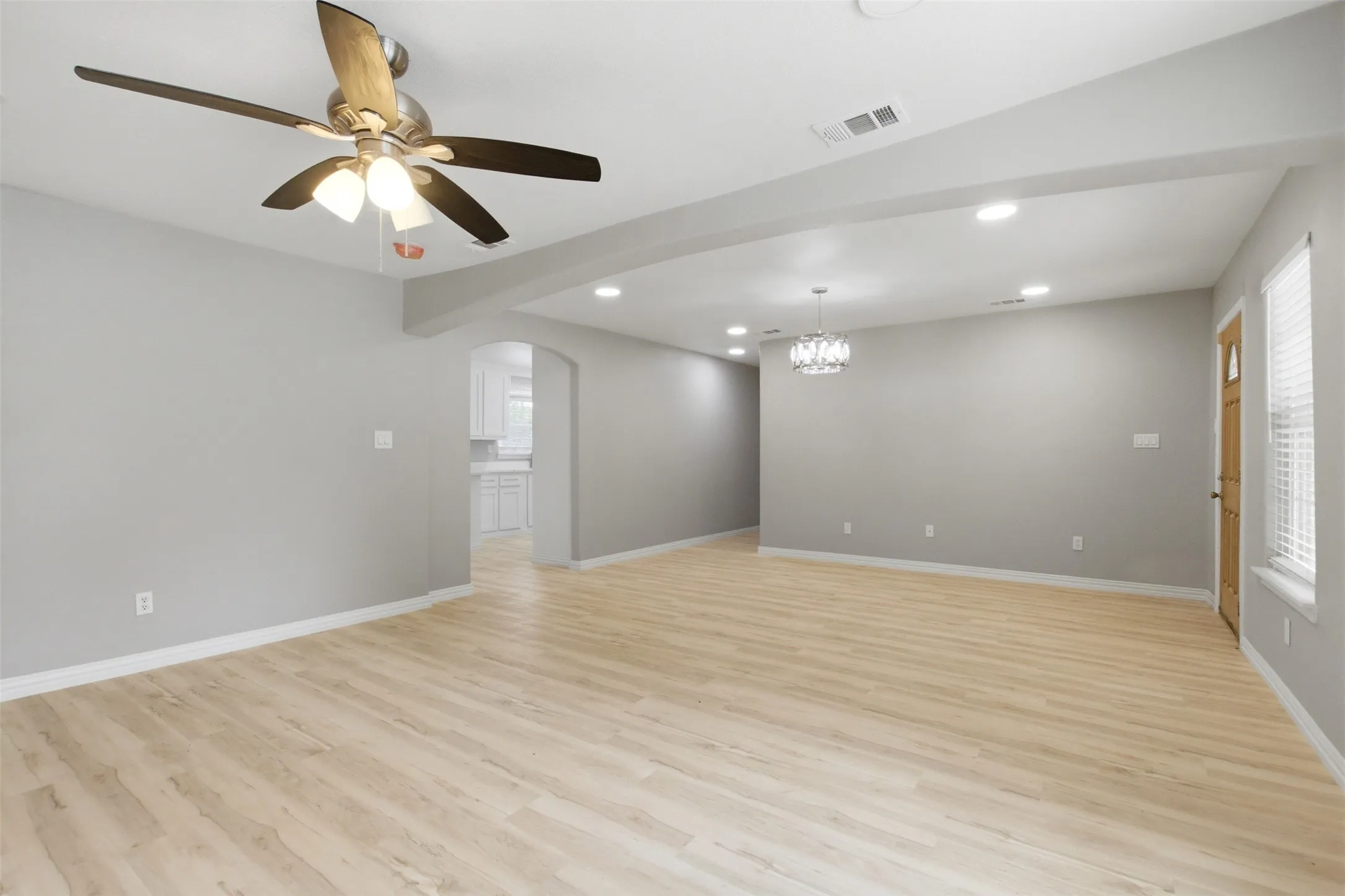 Single Family Residence For Sale in Dallas County , 507 E Daugherty Drive, Garland, Texas 75041, 3 Bedroom, 2 Bathroom, Garage spaces, 1,260 Sqft, built in 2005, mls#21297651, Real Estate Agent in Garland, Homes For Sale in Dallas county, Homes For Sale in Garland, Realtor in Garland Texas, Real Estate Brokerage Independent Realty Texas, Luminita Cordes Realtor