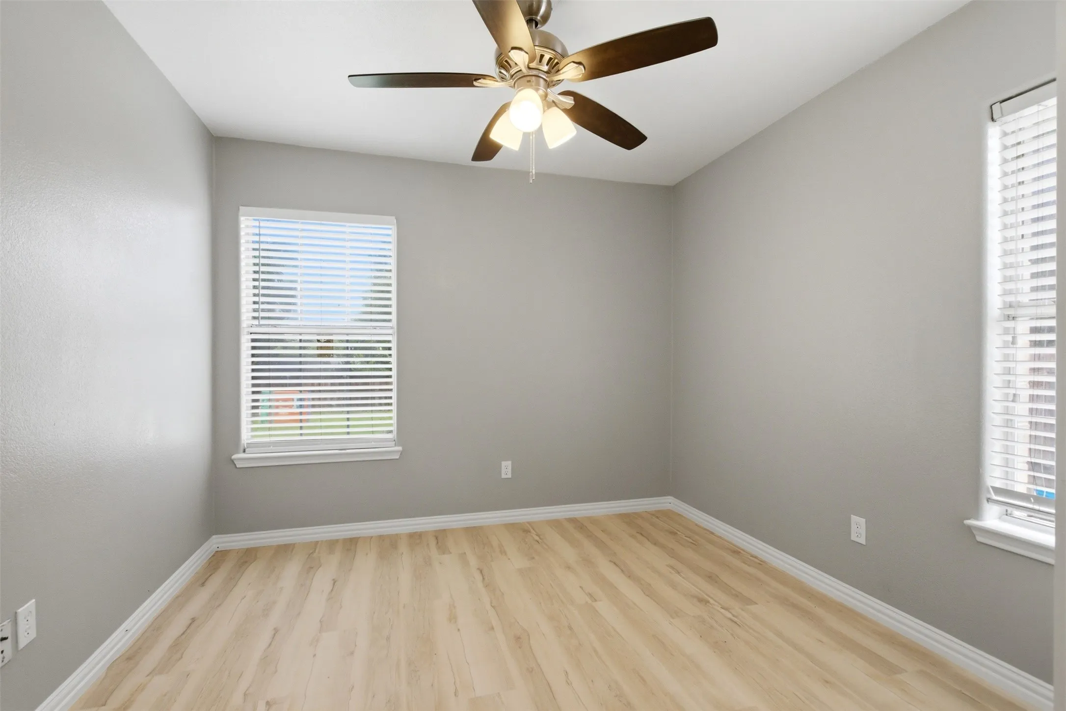 Single Family Residence For Sale in Dallas County , 507 E Daugherty Drive, Garland, Texas 75041, 3 Bedroom, 2 Bathroom, Garage spaces, 1,260 Sqft, built in 2005, mls#21297651, Real Estate Agent in Garland, Homes For Sale in Dallas county, Homes For Sale in Garland, Realtor in Garland Texas, Real Estate Brokerage Independent Realty Texas, Luminita Cordes Realtor