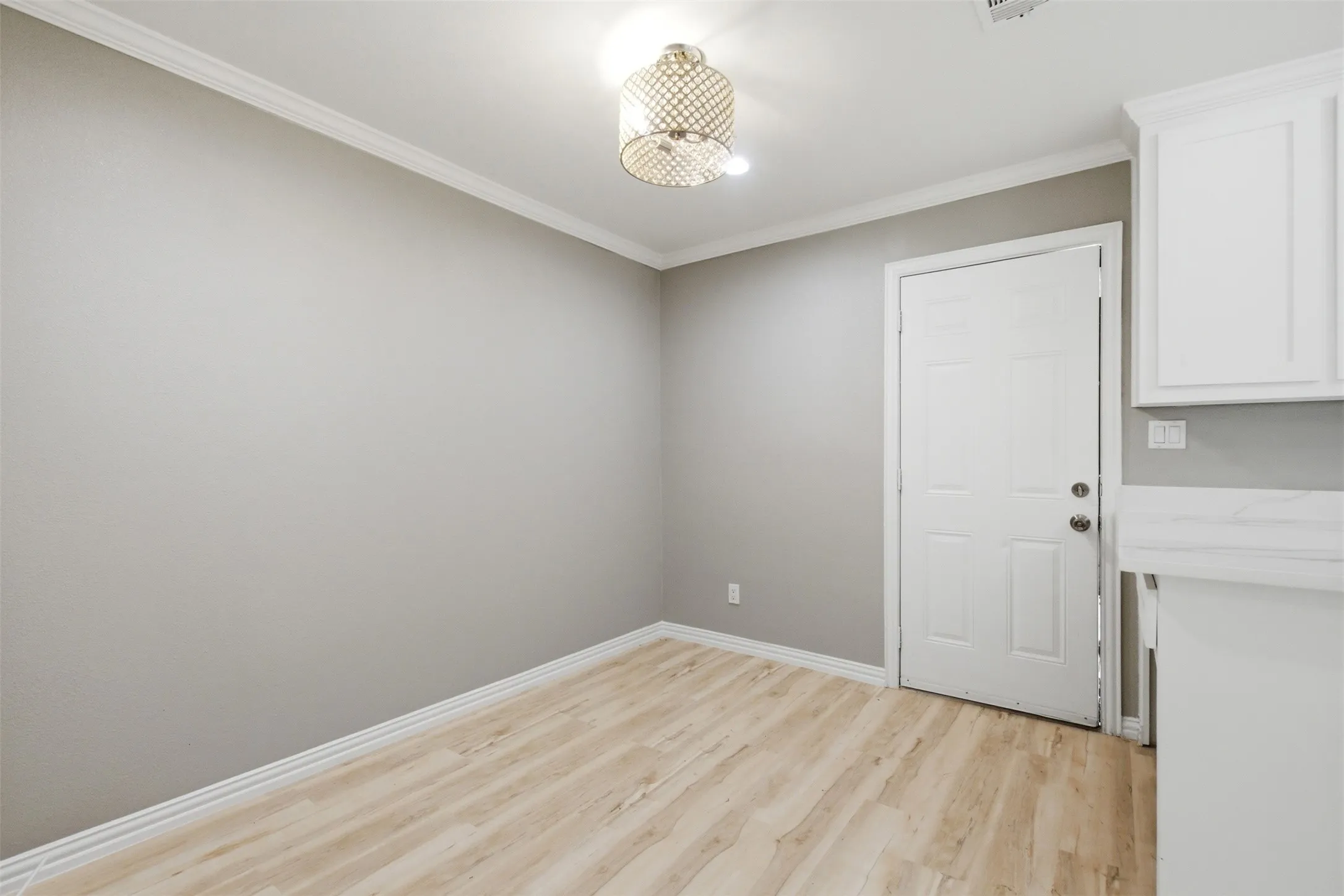 Single Family Residence For Sale in Dallas County , 507 E Daugherty Drive, Garland, Texas 75041, 3 Bedroom, 2 Bathroom, Garage spaces, 1,260 Sqft, built in 2005, mls#21297651, Real Estate Agent in Garland, Homes For Sale in Dallas county, Homes For Sale in Garland, Realtor in Garland Texas, Real Estate Brokerage Independent Realty Texas, Luminita Cordes Realtor