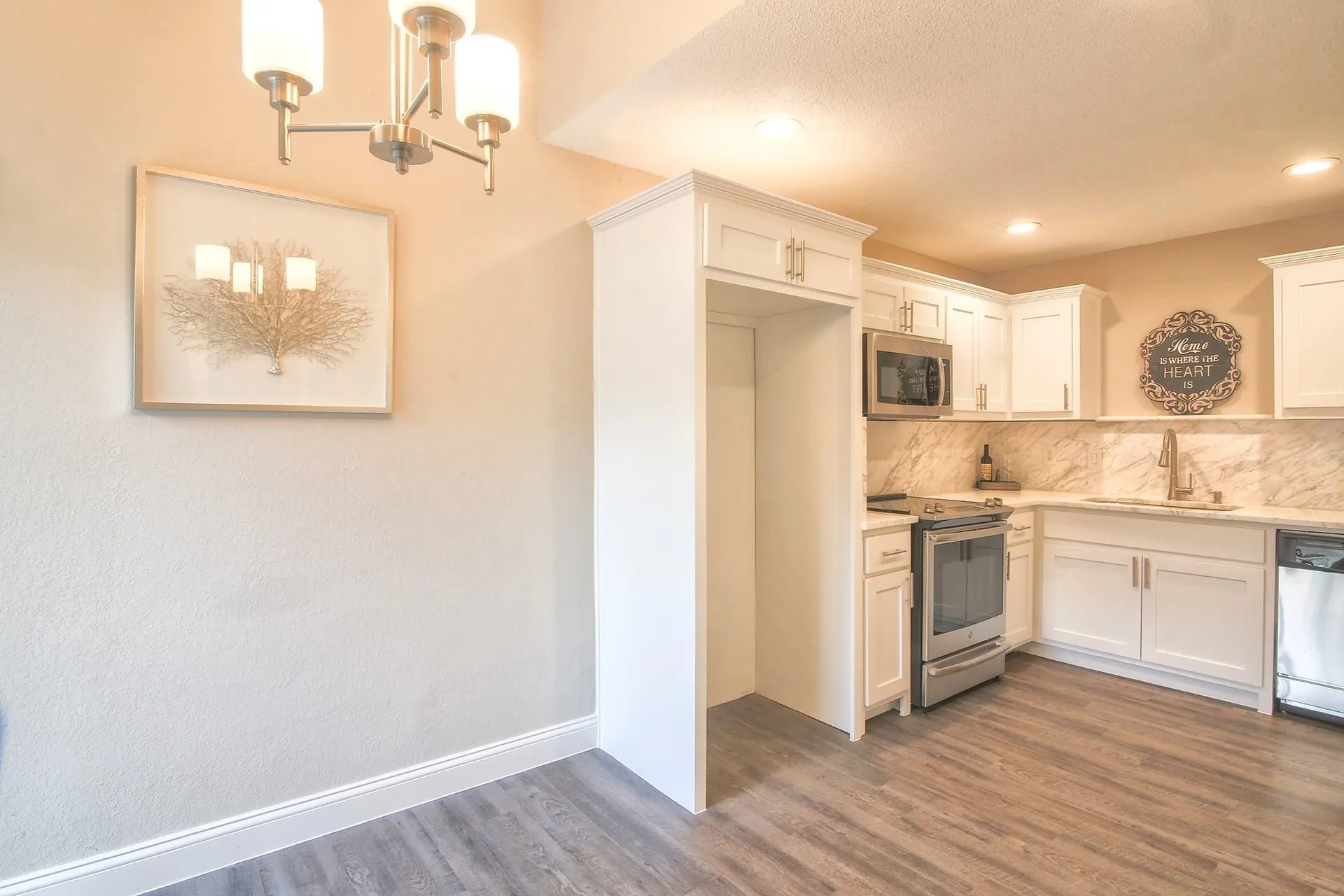 Condominium For Sale in Dallas County , 821 Dublin Drive 219, Richardson, Texas 75080, 3 Bedroom, 2 Bathroom, 1 Garage spaces, 1,365 Sqft, built in 1981, mls#21298241, Real Estate Agent in Richardson, Homes For Sale in Dallas county, Homes For Sale in Richardson, Realtor in Richardson Texas, Real Estate Brokerage Independent Realty Texas, Luminita Cordes Realtor