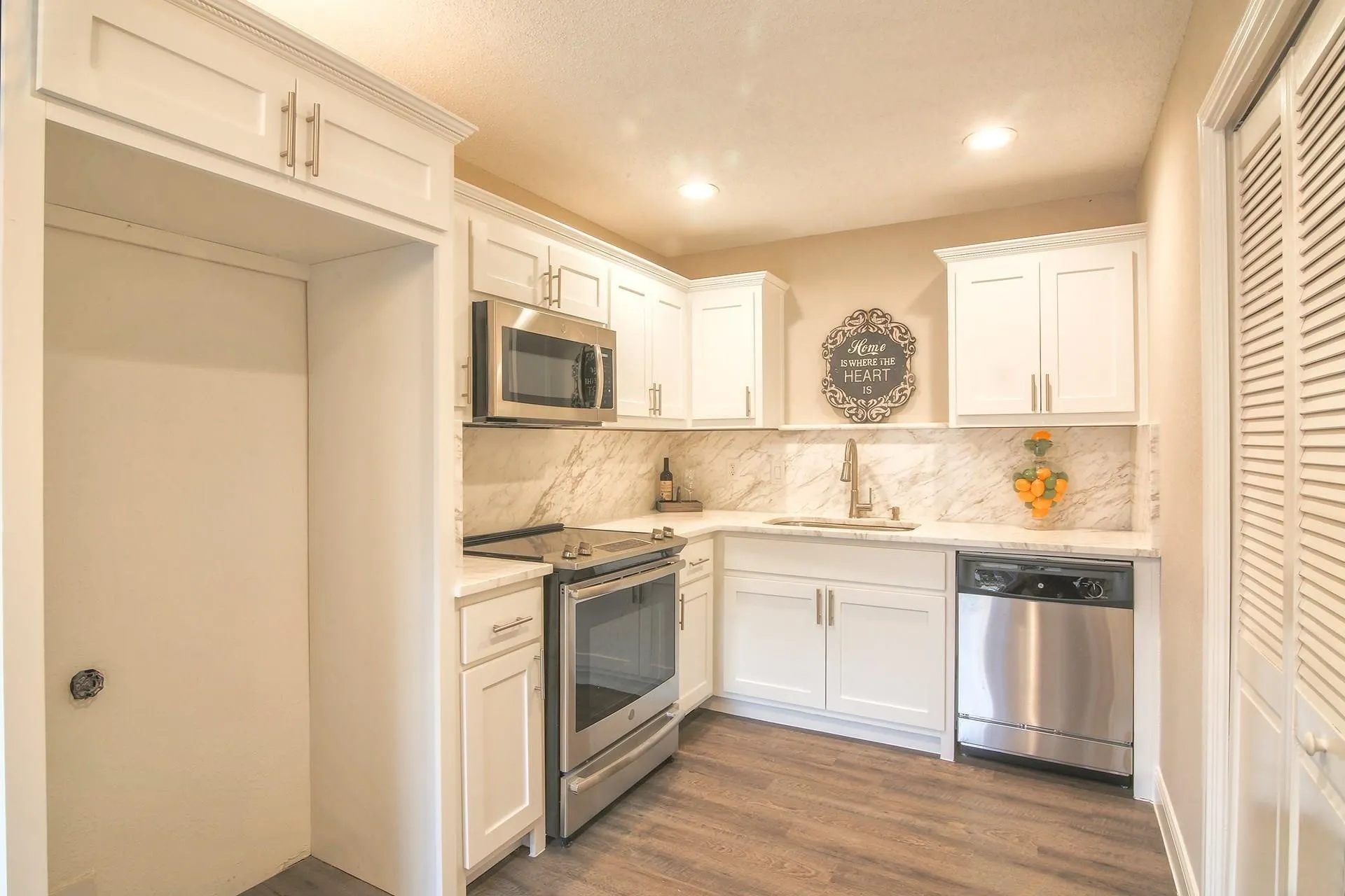 Condominium For Sale in Dallas County , 821 Dublin Drive 219, Richardson, Texas 75080, 3 Bedroom, 2 Bathroom, 1 Garage spaces, 1,365 Sqft, built in 1981, mls#21298241, Real Estate Agent in Richardson, Homes For Sale in Dallas county, Homes For Sale in Richardson, Realtor in Richardson Texas, Real Estate Brokerage Independent Realty Texas, Luminita Cordes Realtor