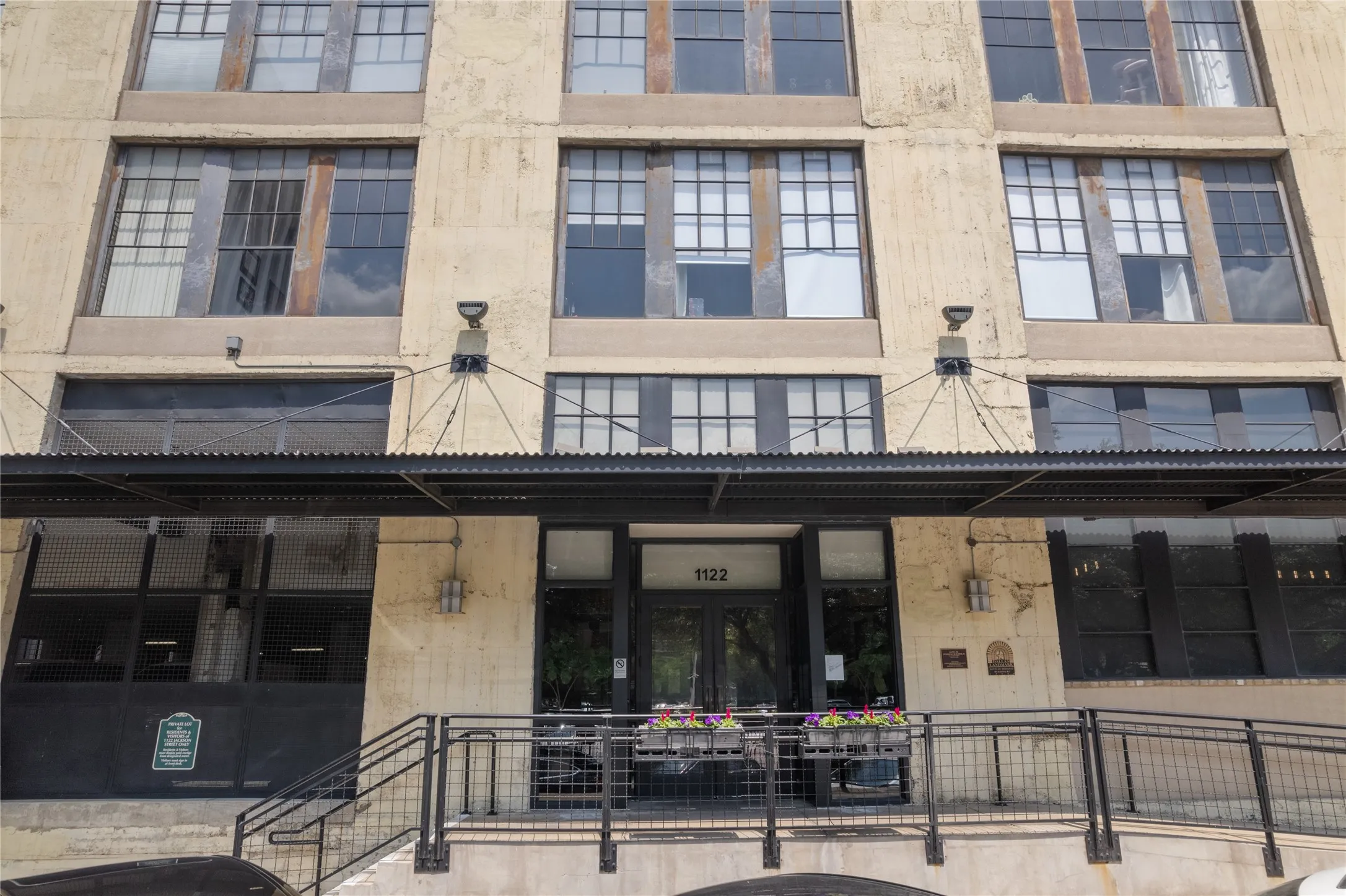Condominium For Sale in Dallas County , 1122 Jackson Street 1103, Dallas, Texas 75202, 1 Bedroom, 2 Bathroom, 2 Garage spaces, 1,035 Sqft, built in 1925, mls#21298200, Real Estate Agent in Dallas, Homes For Sale in Dallas county, Homes For Sale in Dallas, Realtor in Dallas Texas, Real Estate Brokerage Independent Realty Texas, Luminita Cordes Realtor