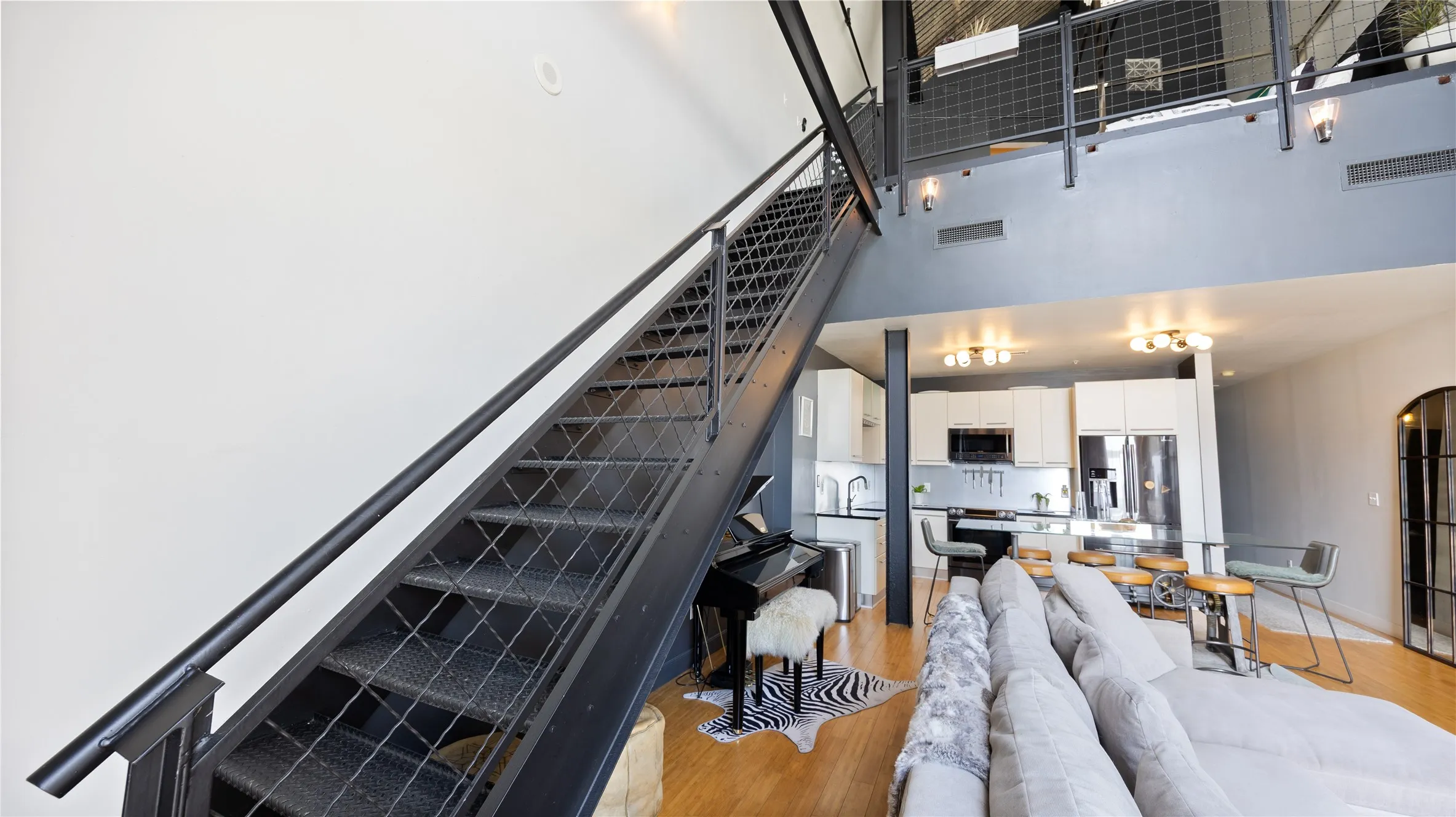 Condominium For Sale in Dallas County , 1122 Jackson Street 1103, Dallas, Texas 75202, 1 Bedroom, 2 Bathroom, 2 Garage spaces, 1,035 Sqft, built in 1925, mls#21298200, Real Estate Agent in Dallas, Homes For Sale in Dallas county, Homes For Sale in Dallas, Realtor in Dallas Texas, Real Estate Brokerage Independent Realty Texas, Luminita Cordes Realtor