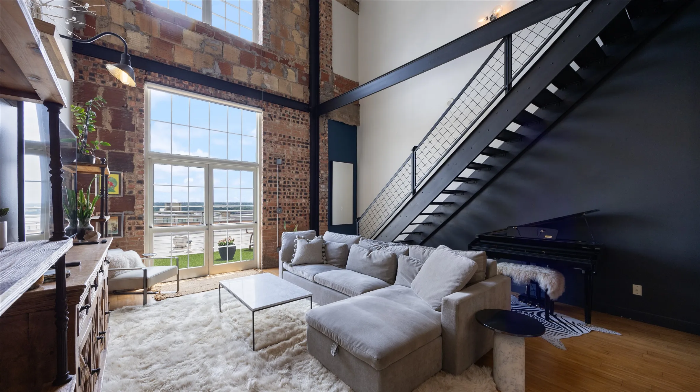 Condominium For Sale in Dallas County , 1122 Jackson Street 1103, Dallas, Texas 75202, 1 Bedroom, 2 Bathroom, 2 Garage spaces, 1,035 Sqft, built in 1925, mls#21298200, Real Estate Agent in Dallas, Homes For Sale in Dallas county, Homes For Sale in Dallas, Realtor in Dallas Texas, Real Estate Brokerage Independent Realty Texas, Luminita Cordes Realtor