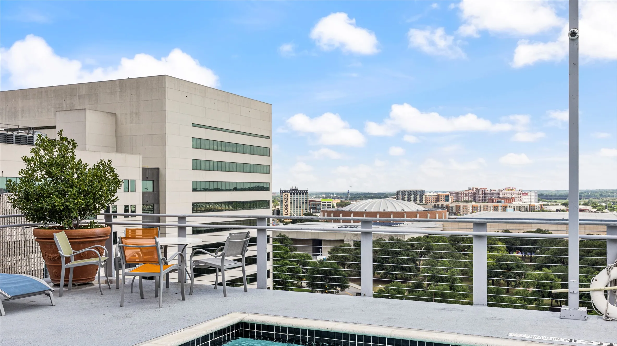 Condominium For Sale in Dallas County , 1122 Jackson Street 1103, Dallas, Texas 75202, 1 Bedroom, 2 Bathroom, 2 Garage spaces, 1,035 Sqft, built in 1925, mls#21298200, Real Estate Agent in Dallas, Homes For Sale in Dallas county, Homes For Sale in Dallas, Realtor in Dallas Texas, Real Estate Brokerage Independent Realty Texas, Luminita Cordes Realtor