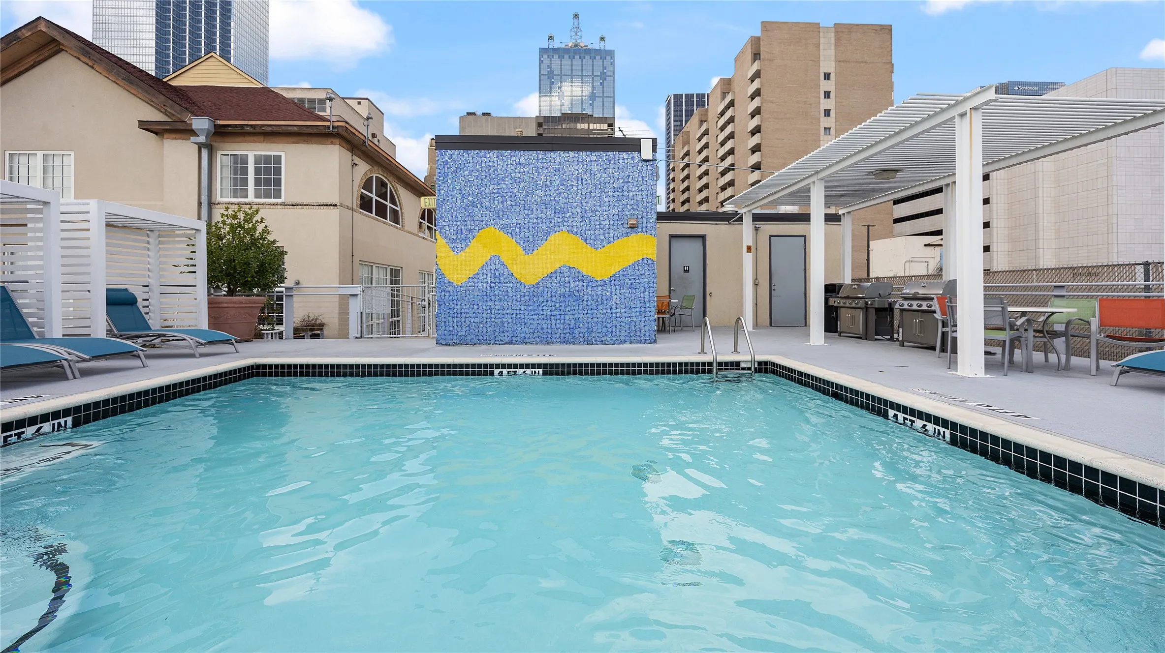 Condominium For Sale in Dallas County , 1122 Jackson Street 1103, Dallas, Texas 75202, 1 Bedroom, 2 Bathroom, 2 Garage spaces, 1,035 Sqft, built in 1925, mls#21298200, Real Estate Agent in Dallas, Homes For Sale in Dallas county, Homes For Sale in Dallas, Realtor in Dallas Texas, Real Estate Brokerage Independent Realty Texas, Luminita Cordes Realtor