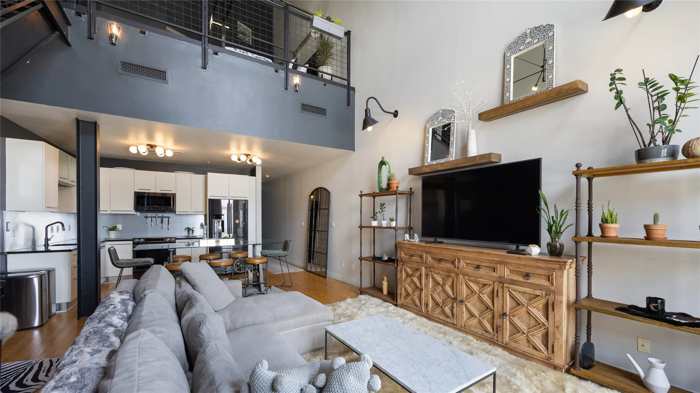 Condominium For Sale in Dallas County , 1122 Jackson Street 1103, Dallas, Texas 75202, 1 Bedroom, 2 Bathroom, 2 Garage spaces, 1,035 Sqft, built in 1925, mls#21298200, Real Estate Agent in Dallas, Homes For Sale in Dallas county, Homes For Sale in Dallas, Realtor in Dallas Texas, Real Estate Brokerage Independent Realty Texas, Luminita Cordes Realtor