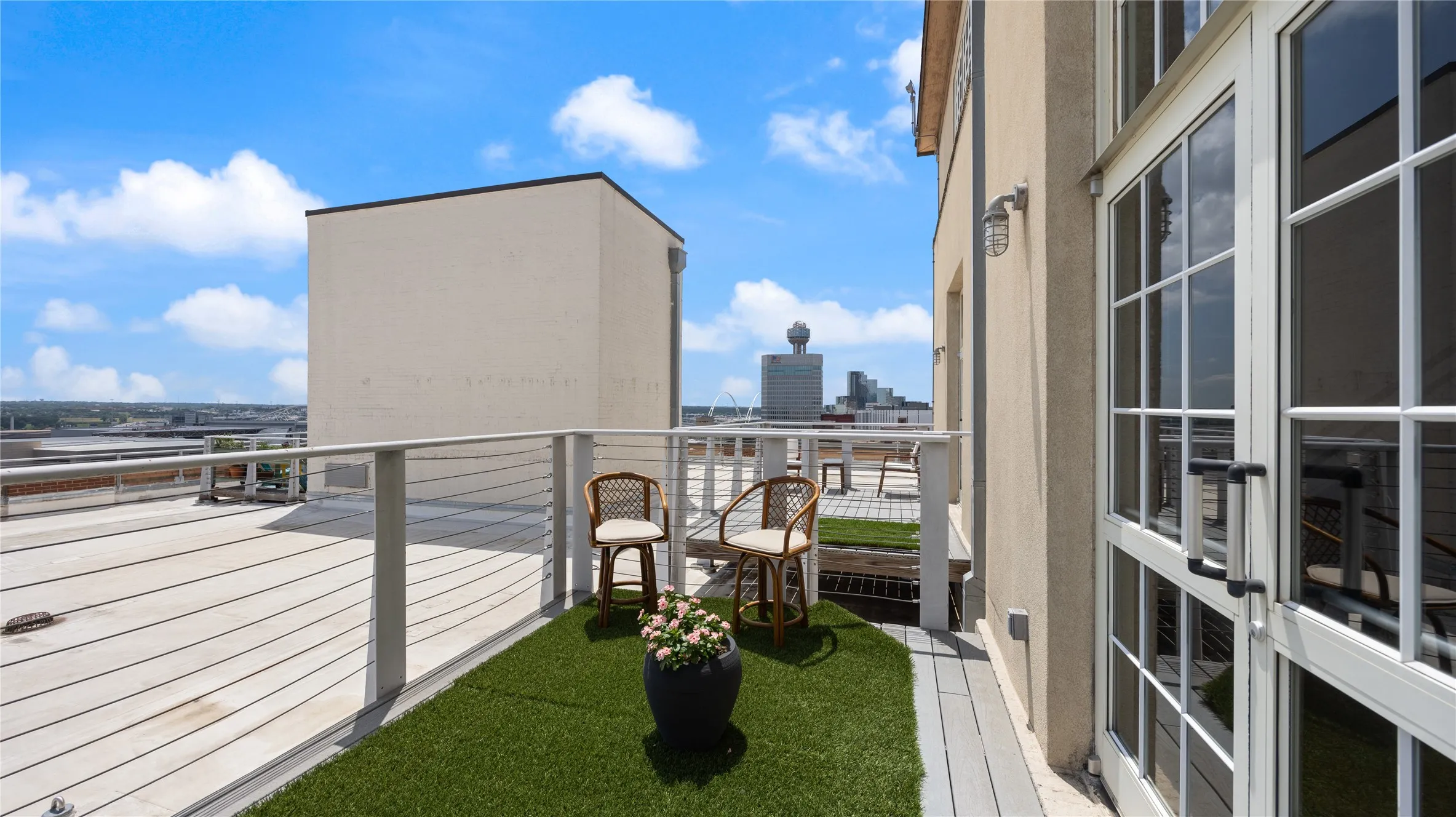 Condominium For Sale in Dallas County , 1122 Jackson Street 1103, Dallas, Texas 75202, 1 Bedroom, 2 Bathroom, 2 Garage spaces, 1,035 Sqft, built in 1925, mls#21298200, Real Estate Agent in Dallas, Homes For Sale in Dallas county, Homes For Sale in Dallas, Realtor in Dallas Texas, Real Estate Brokerage Independent Realty Texas, Luminita Cordes Realtor