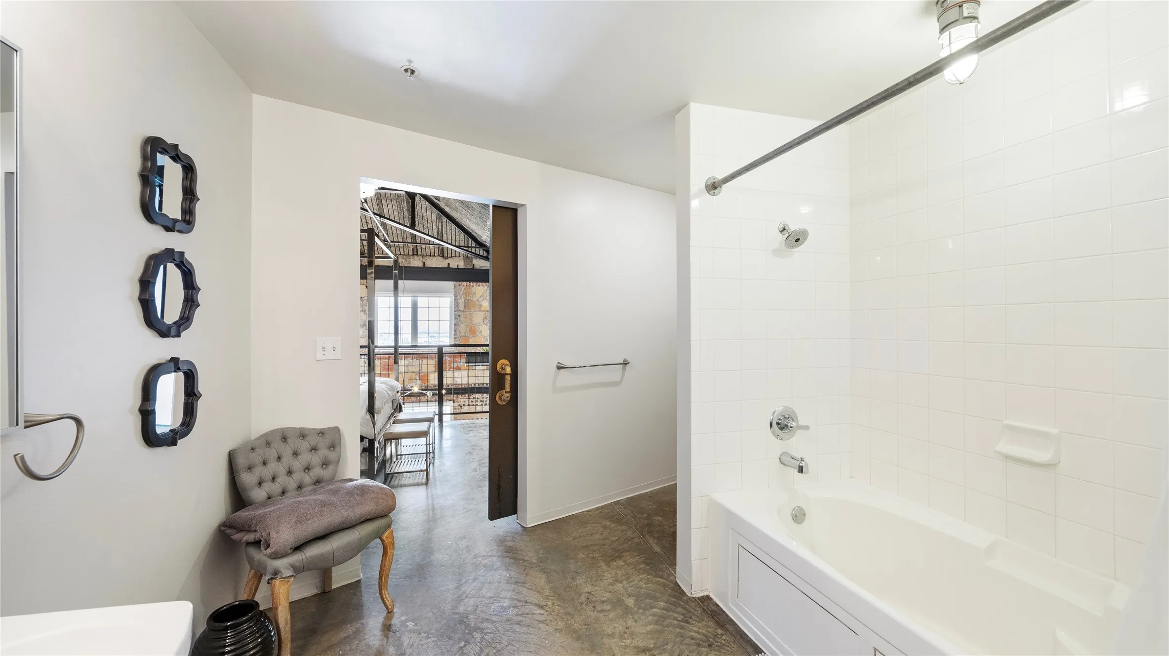 Condominium For Sale in Dallas County , 1122 Jackson Street 1103, Dallas, Texas 75202, 1 Bedroom, 2 Bathroom, 2 Garage spaces, 1,035 Sqft, built in 1925, mls#21298200, Real Estate Agent in Dallas, Homes For Sale in Dallas county, Homes For Sale in Dallas, Realtor in Dallas Texas, Real Estate Brokerage Independent Realty Texas, Luminita Cordes Realtor