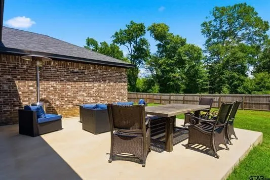 Single Family Residence For Sale in Smith County , 17018 Crossing Circle, Lindale, Texas 75771, 3 Bedroom, 2 Bathroom, 2 Garage spaces, 1,207 Sqft, built in 2022, mls#21298023, Real Estate Agent in Lindale, Homes For Sale in Smith county, Homes For Sale in Lindale, Realtor in Lindale Texas, Real Estate Brokerage Independent Realty Texas, Luminita Cordes Realtor