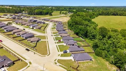 Single Family Residence For Sale in Smith County , 17018 Crossing Circle, Lindale, Texas 75771, 3 Bedroom, 2 Bathroom, 2 Garage spaces, 1,207 Sqft, built in 2022, mls#21298023, Real Estate Agent in Lindale, Homes For Sale in Smith county, Homes For Sale in Lindale, Realtor in Lindale Texas, Real Estate Brokerage Independent Realty Texas, Luminita Cordes Realtor