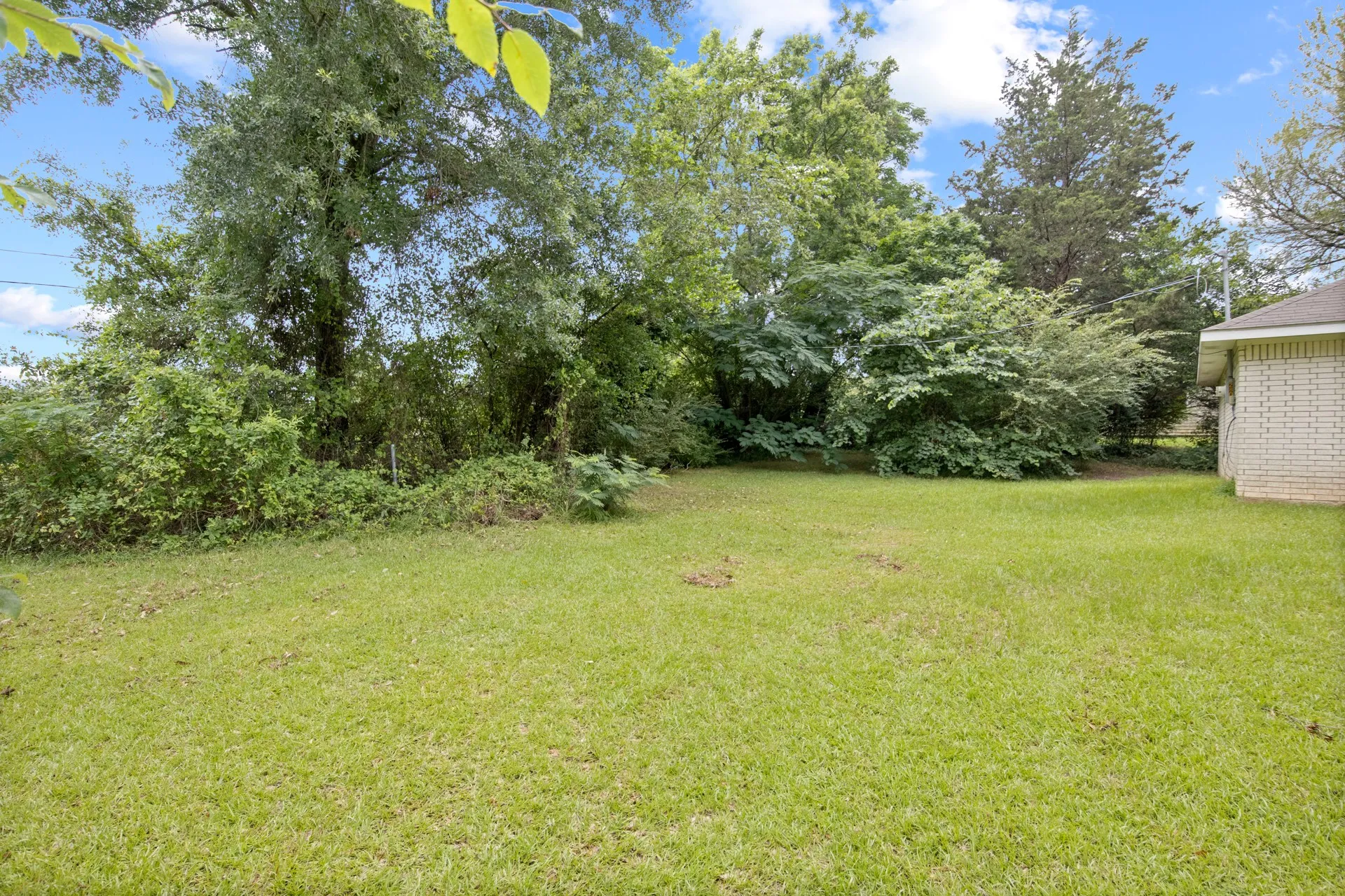 Single Family Residence For Sale in Cass County , 65 RHYNE, Avinger, Texas 75630, 3 Bedroom, 2 Bathroom, Garage spaces, 1,097 Sqft, built in 2014, mls#21298350, Real Estate Agent in Avinger, Homes For Sale in Cass county, Homes For Sale in Avinger, Realtor in Avinger Texas, Real Estate Brokerage Independent Realty Texas, Luminita Cordes Realtor
