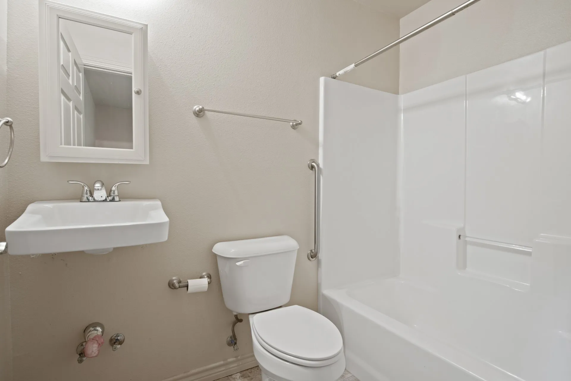 Single Family Residence For Sale in Cass County , 65 RHYNE, Avinger, Texas 75630, 3 Bedroom, 2 Bathroom, Garage spaces, 1,097 Sqft, built in 2014, mls#21298350, Real Estate Agent in Avinger, Homes For Sale in Cass county, Homes For Sale in Avinger, Realtor in Avinger Texas, Real Estate Brokerage Independent Realty Texas, Luminita Cordes Realtor