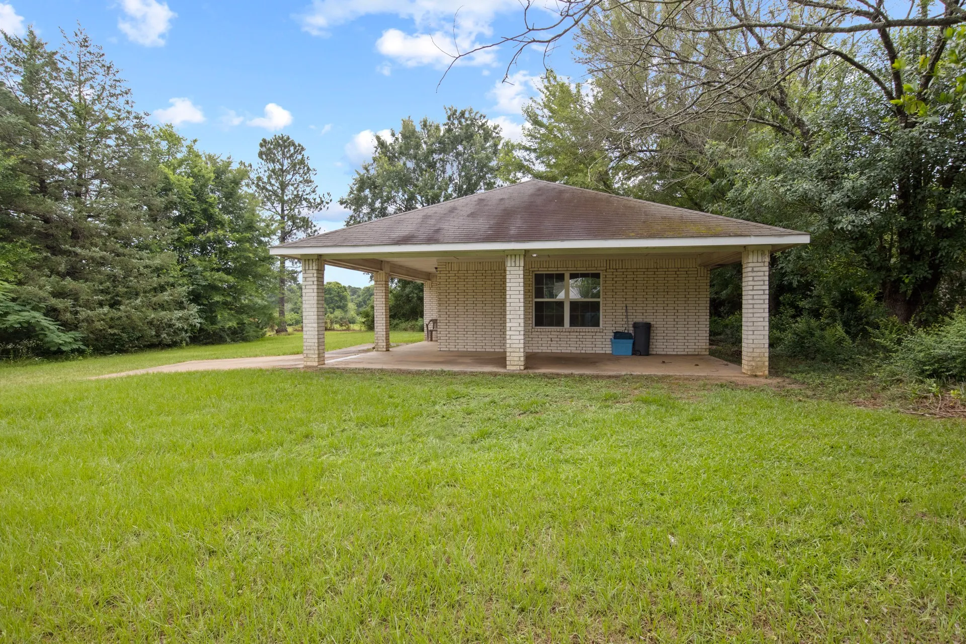 Single Family Residence For Sale in Cass County , 65 RHYNE, Avinger, Texas 75630, 3 Bedroom, 2 Bathroom, Garage spaces, 1,097 Sqft, built in 2014, mls#21298350, Real Estate Agent in Avinger, Homes For Sale in Cass county, Homes For Sale in Avinger, Realtor in Avinger Texas, Real Estate Brokerage Independent Realty Texas, Luminita Cordes Realtor