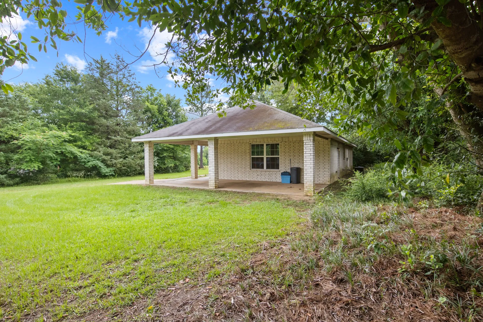 Single Family Residence For Sale in Cass County , 65 RHYNE, Avinger, Texas 75630, 3 Bedroom, 2 Bathroom, Garage spaces, 1,097 Sqft, built in 2014, mls#21298350, Real Estate Agent in Avinger, Homes For Sale in Cass county, Homes For Sale in Avinger, Realtor in Avinger Texas, Real Estate Brokerage Independent Realty Texas, Luminita Cordes Realtor
