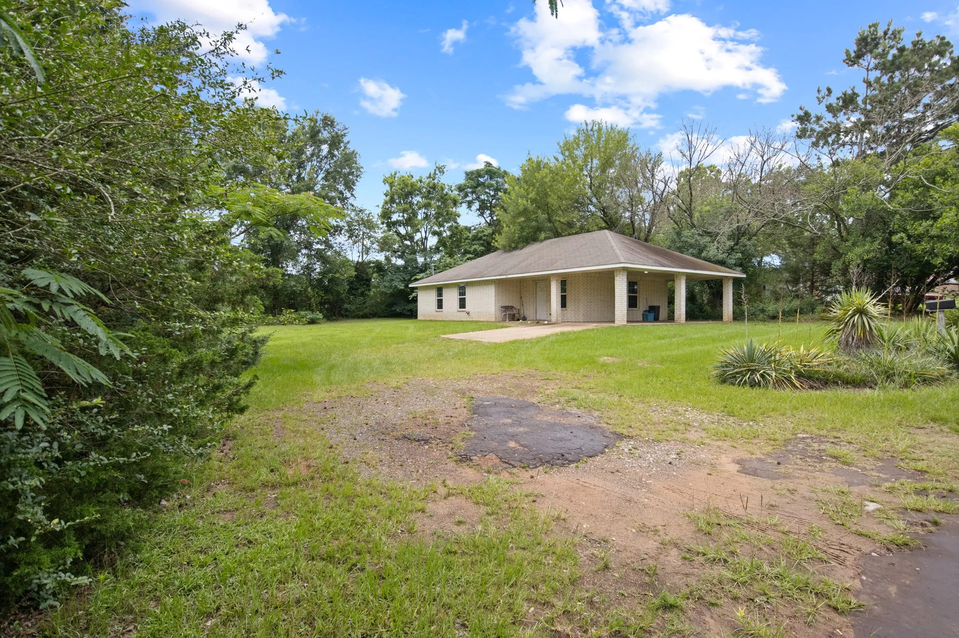 Single Family Residence For Sale in Cass County , 65 RHYNE, Avinger, Texas 75630, 3 Bedroom, 2 Bathroom, Garage spaces, 1,097 Sqft, built in 2014, mls#21298350, Real Estate Agent in Avinger, Homes For Sale in Cass county, Homes For Sale in Avinger, Realtor in Avinger Texas, Real Estate Brokerage Independent Realty Texas, Luminita Cordes Realtor