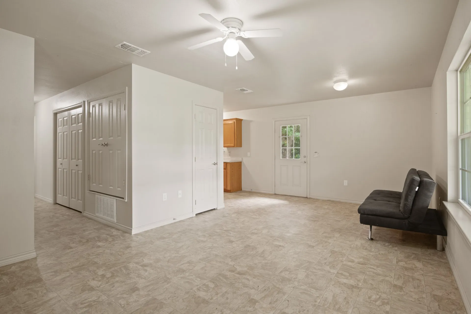 Single Family Residence For Sale in Cass County , 65 RHYNE, Avinger, Texas 75630, 3 Bedroom, 2 Bathroom, Garage spaces, 1,097 Sqft, built in 2014, mls#21298350, Real Estate Agent in Avinger, Homes For Sale in Cass county, Homes For Sale in Avinger, Realtor in Avinger Texas, Real Estate Brokerage Independent Realty Texas, Luminita Cordes Realtor