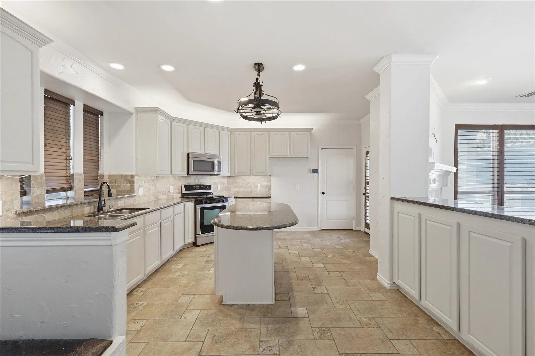Single Family Residence For Sale in Denton County , 1418 Sea Pines Drive, Savannah, Texas 76227, 4 Bedroom, 3 Bathroom, 2 Garage spaces, 2,561 Sqft, built in 2006, mls#21293222, Real Estate Agent in Savannah, Homes For Sale in Denton county, Homes For Sale in Savannah, Realtor in Savannah Texas, Real Estate Brokerage Independent Realty Texas, Luminita Cordes Realtor