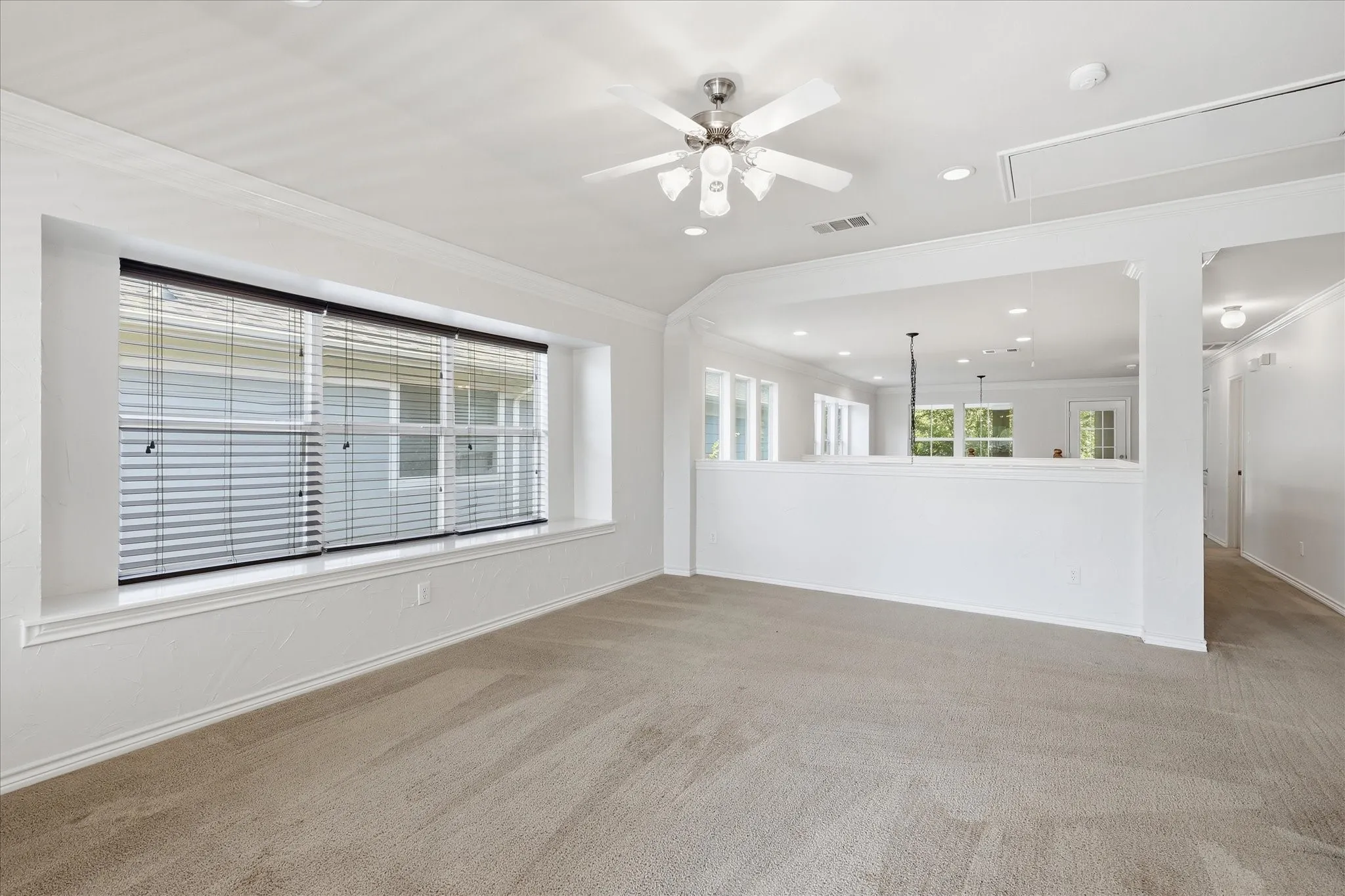 Single Family Residence For Sale in Denton County , 1418 Sea Pines Drive, Savannah, Texas 76227, 4 Bedroom, 3 Bathroom, 2 Garage spaces, 2,561 Sqft, built in 2006, mls#21293222, Real Estate Agent in Savannah, Homes For Sale in Denton county, Homes For Sale in Savannah, Realtor in Savannah Texas, Real Estate Brokerage Independent Realty Texas, Luminita Cordes Realtor