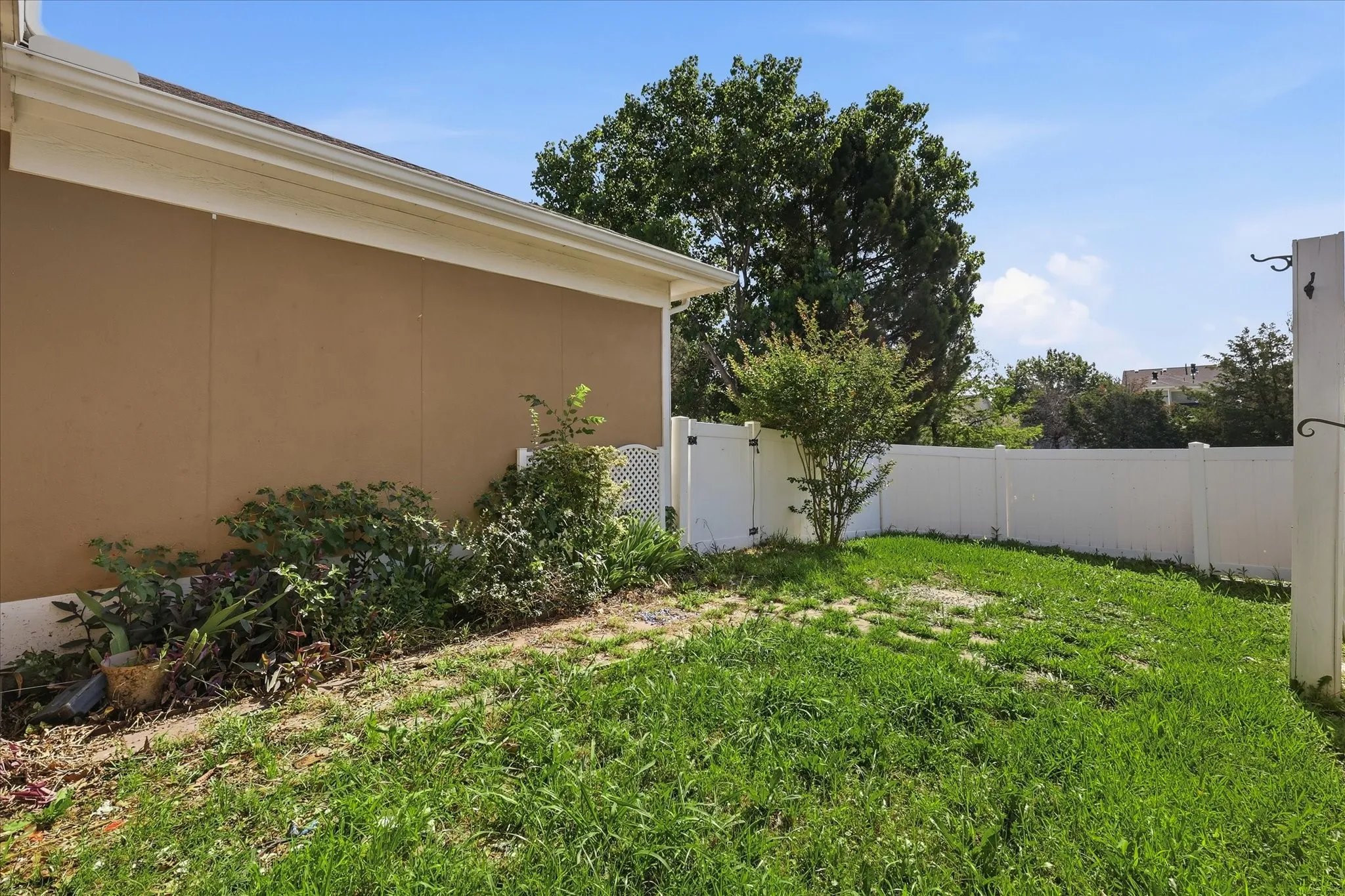 Single Family Residence For Sale in Denton County , 1418 Sea Pines Drive, Savannah, Texas 76227, 4 Bedroom, 3 Bathroom, 2 Garage spaces, 2,561 Sqft, built in 2006, mls#21293222, Real Estate Agent in Savannah, Homes For Sale in Denton county, Homes For Sale in Savannah, Realtor in Savannah Texas, Real Estate Brokerage Independent Realty Texas, Luminita Cordes Realtor