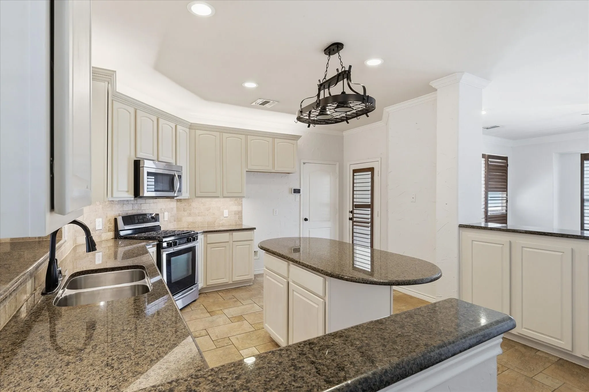 Single Family Residence For Sale in Denton County , 1418 Sea Pines Drive, Savannah, Texas 76227, 4 Bedroom, 3 Bathroom, 2 Garage spaces, 2,561 Sqft, built in 2006, mls#21293222, Real Estate Agent in Savannah, Homes For Sale in Denton county, Homes For Sale in Savannah, Realtor in Savannah Texas, Real Estate Brokerage Independent Realty Texas, Luminita Cordes Realtor