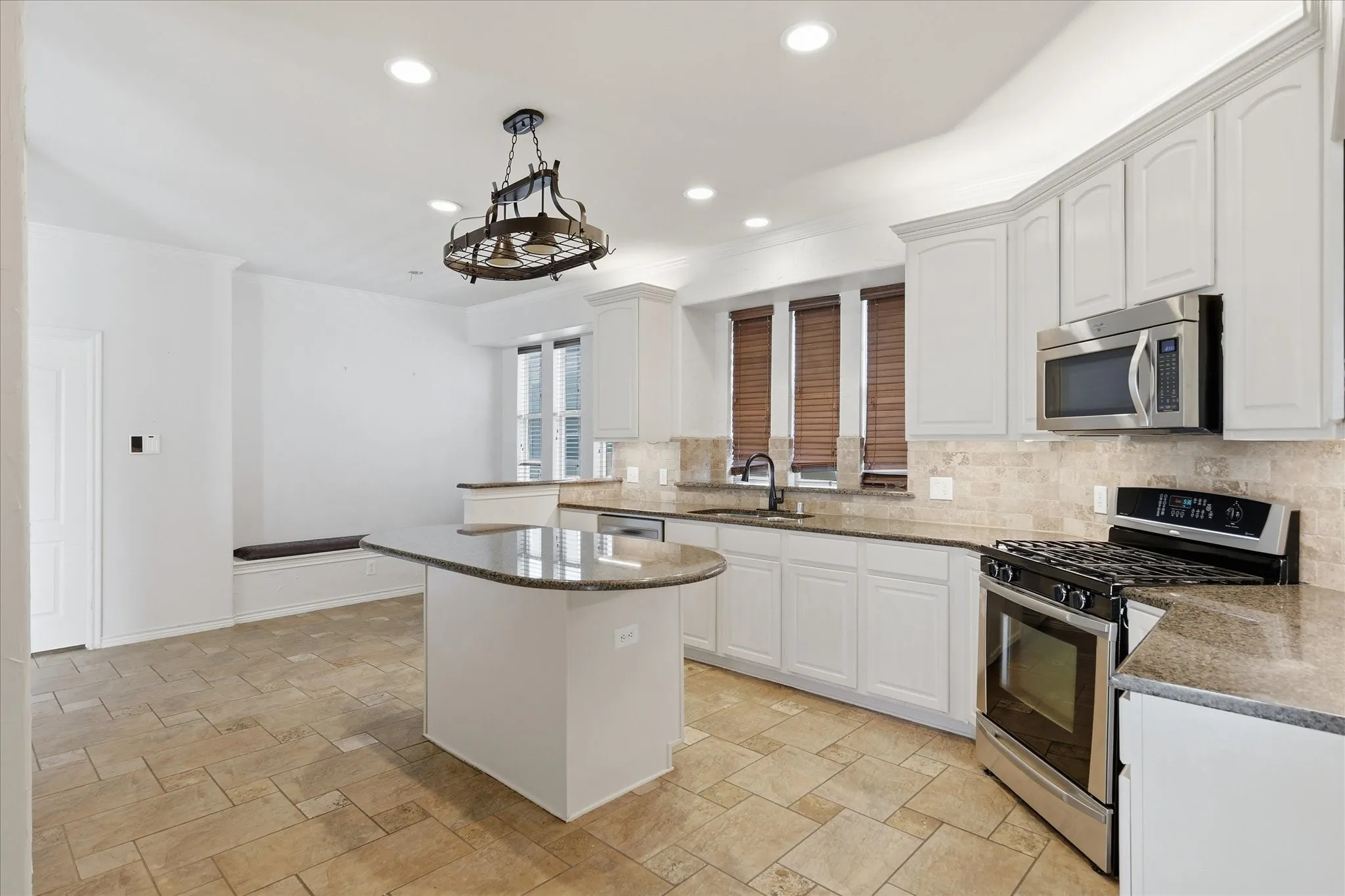 Single Family Residence For Sale in Denton County , 1418 Sea Pines Drive, Savannah, Texas 76227, 4 Bedroom, 3 Bathroom, 2 Garage spaces, 2,561 Sqft, built in 2006, mls#21293222, Real Estate Agent in Savannah, Homes For Sale in Denton county, Homes For Sale in Savannah, Realtor in Savannah Texas, Real Estate Brokerage Independent Realty Texas, Luminita Cordes Realtor