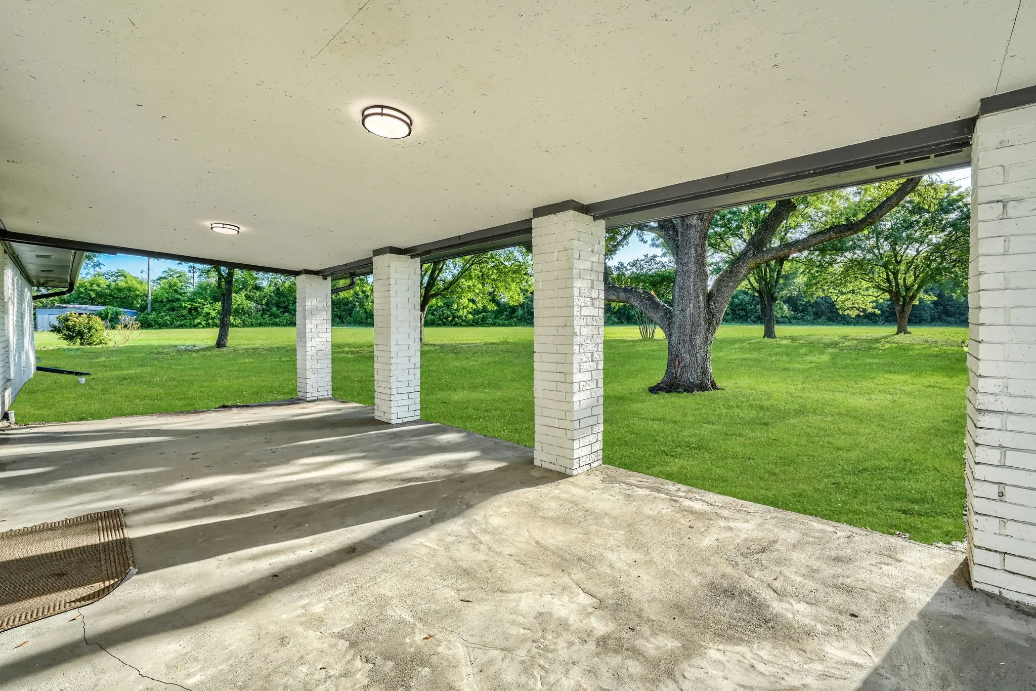 Single Family Residence For Sale in Rockwall County , 931 Meadow Drive, Rockwall, Texas 75032, 4 Bedroom, 3 Bathroom, Garage spaces, 2,925 Sqft, built in 1979, mls#21295845, Real Estate Agent in Rockwall, Homes For Sale in Rockwall county, Homes For Sale in Rockwall, Realtor in Rockwall Texas, Real Estate Brokerage Independent Realty Texas, Luminita Cordes Realtor