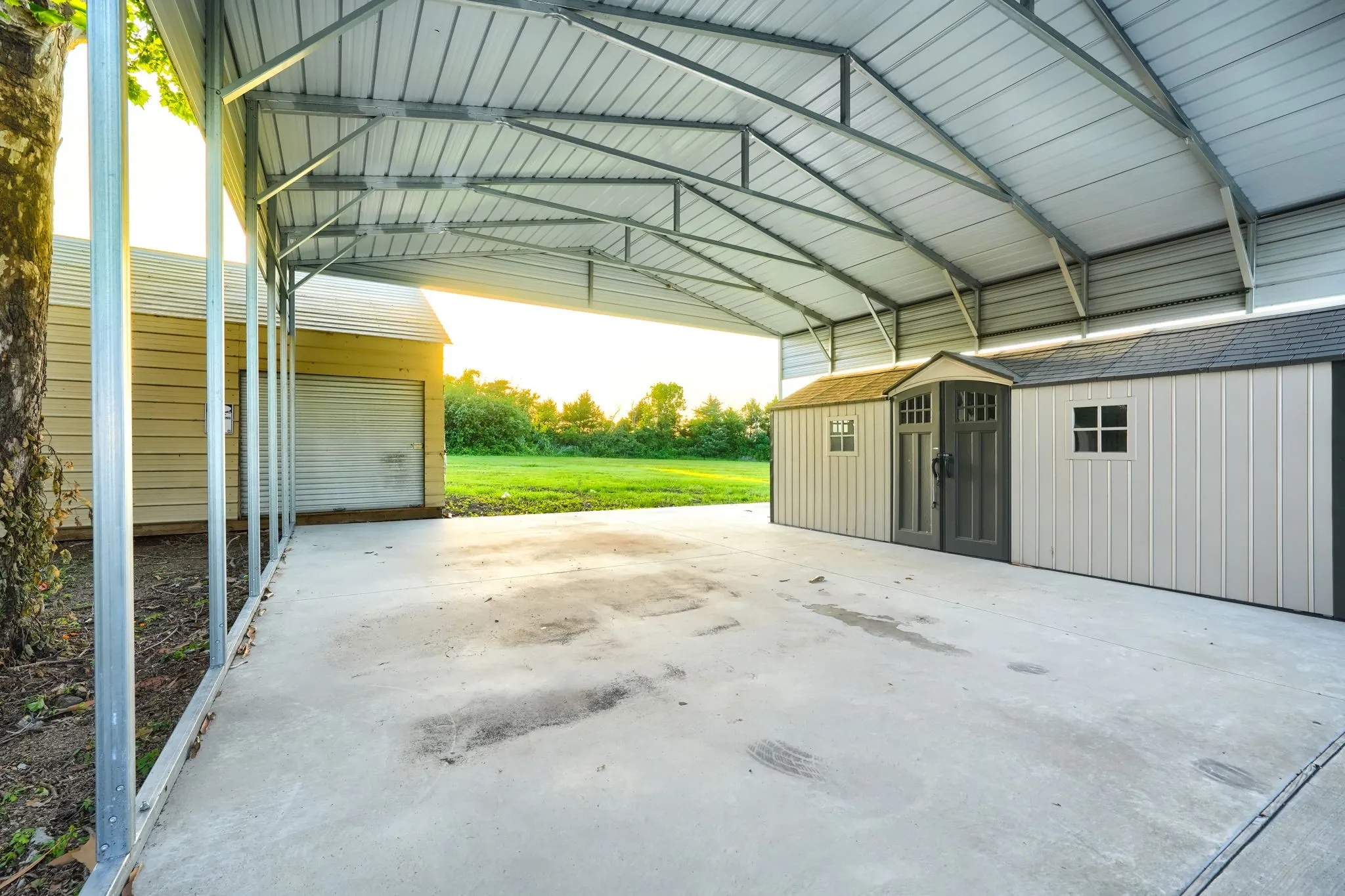 Single Family Residence For Sale in Rockwall County , 931 Meadow Drive, Rockwall, Texas 75032, 4 Bedroom, 3 Bathroom, Garage spaces, 2,925 Sqft, built in 1979, mls#21295845, Real Estate Agent in Rockwall, Homes For Sale in Rockwall county, Homes For Sale in Rockwall, Realtor in Rockwall Texas, Real Estate Brokerage Independent Realty Texas, Luminita Cordes Realtor
