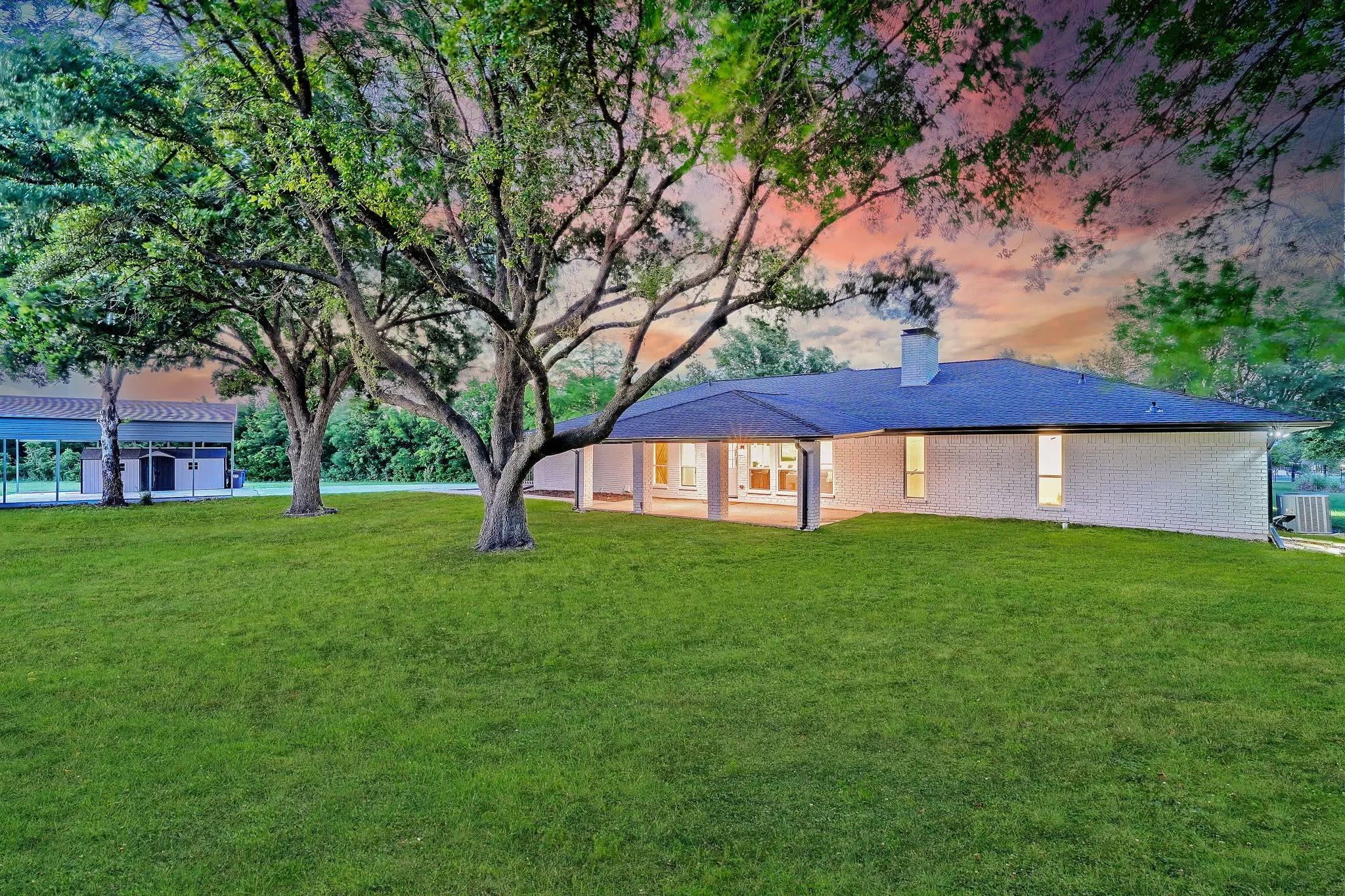 Single Family Residence For Sale in Rockwall County , 931 Meadow Drive, Rockwall, Texas 75032, 4 Bedroom, 3 Bathroom, Garage spaces, 2,925 Sqft, built in 1979, mls#21295845, Real Estate Agent in Rockwall, Homes For Sale in Rockwall county, Homes For Sale in Rockwall, Realtor in Rockwall Texas, Real Estate Brokerage Independent Realty Texas, Luminita Cordes Realtor