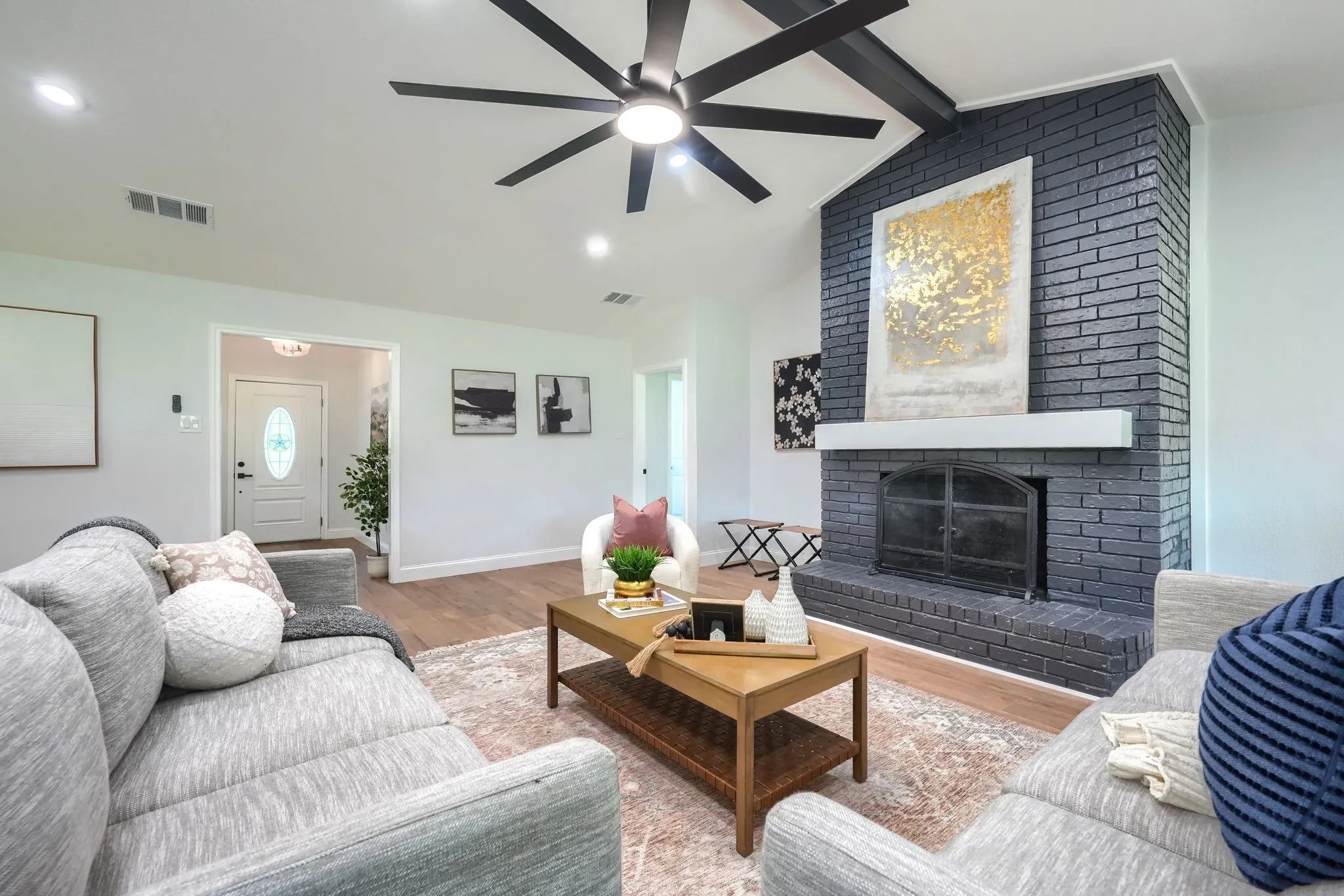 Single Family Residence For Sale in Rockwall County , 931 Meadow Drive, Rockwall, Texas 75032, 4 Bedroom, 3 Bathroom, Garage spaces, 2,925 Sqft, built in 1979, mls#21295845, Real Estate Agent in Rockwall, Homes For Sale in Rockwall county, Homes For Sale in Rockwall, Realtor in Rockwall Texas, Real Estate Brokerage Independent Realty Texas, Luminita Cordes Realtor