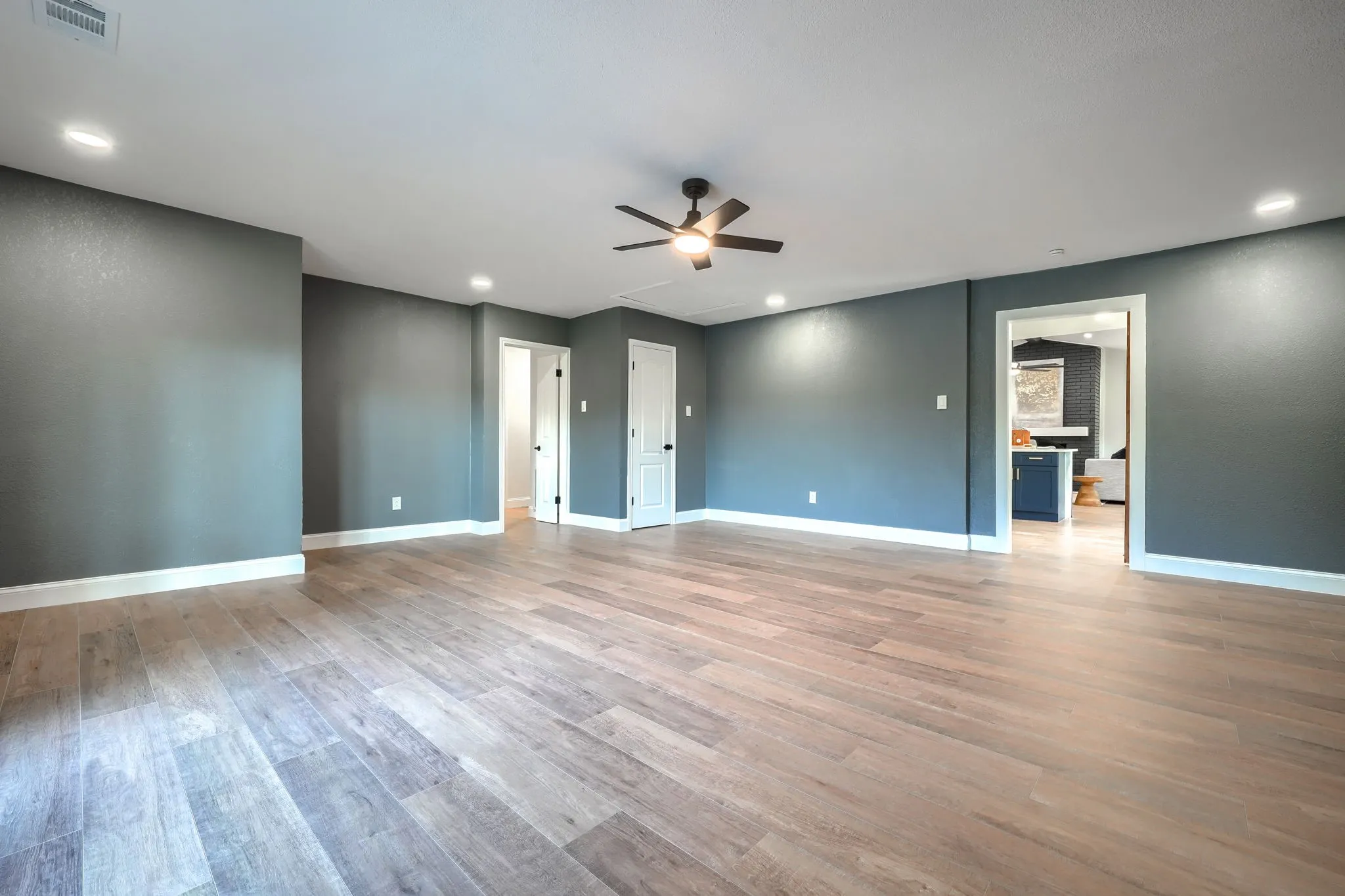 Single Family Residence For Sale in Rockwall County , 931 Meadow Drive, Rockwall, Texas 75032, 4 Bedroom, 3 Bathroom, Garage spaces, 2,925 Sqft, built in 1979, mls#21295845, Real Estate Agent in Rockwall, Homes For Sale in Rockwall county, Homes For Sale in Rockwall, Realtor in Rockwall Texas, Real Estate Brokerage Independent Realty Texas, Luminita Cordes Realtor