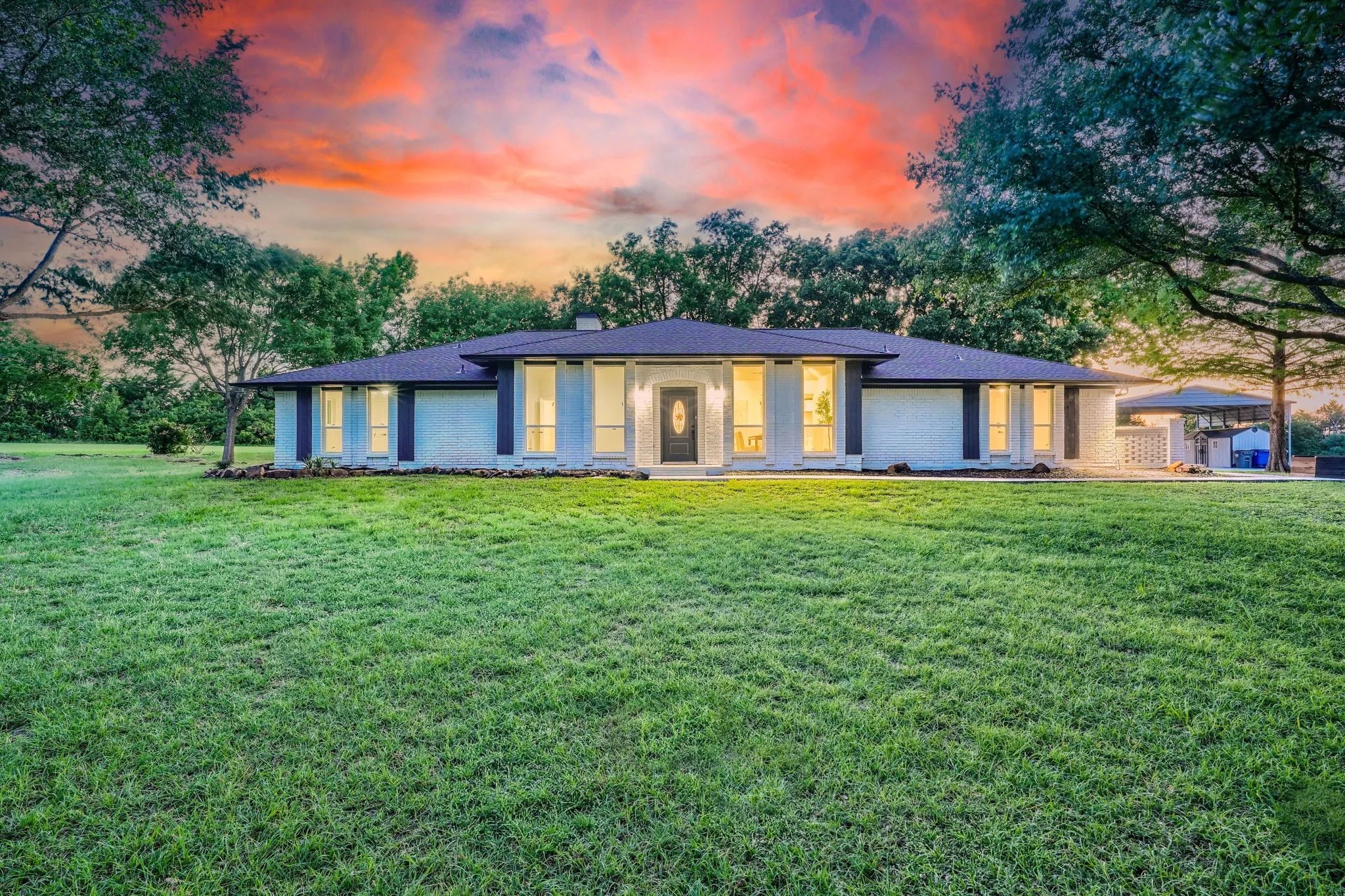 Single Family Residence For Sale in Rockwall County , 931 Meadow Drive, Rockwall, Texas 75032, 4 Bedroom, 3 Bathroom, Garage spaces, 2,925 Sqft, built in 1979, mls#21295845, Real Estate Agent in Rockwall, Homes For Sale in Rockwall county, Homes For Sale in Rockwall, Realtor in Rockwall Texas, Real Estate Brokerage Independent Realty Texas, Luminita Cordes Realtor