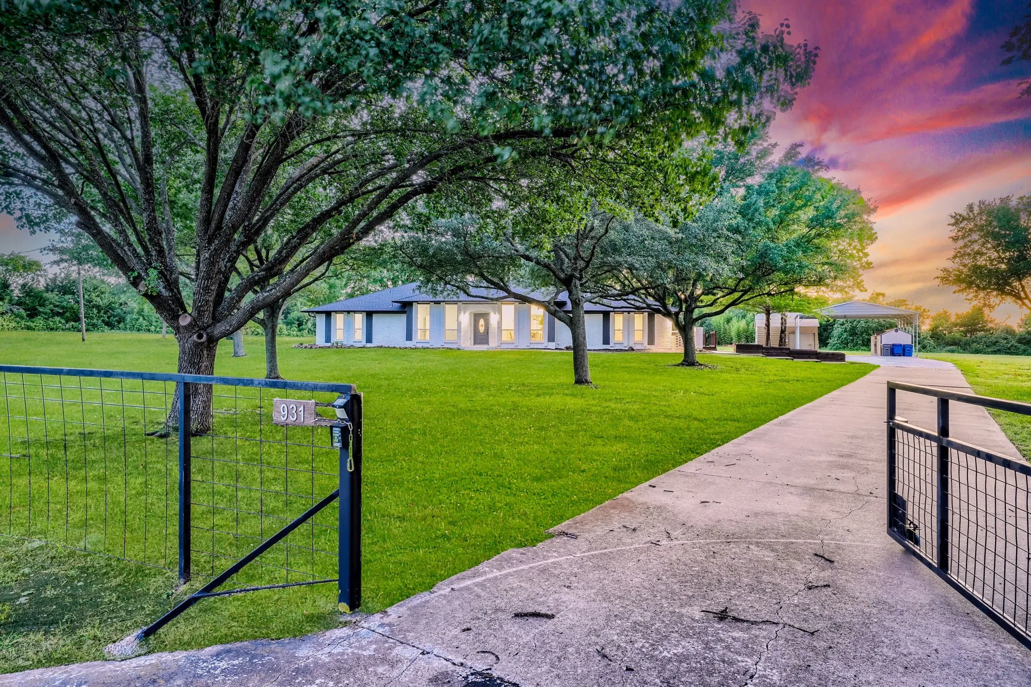 Single Family Residence For Sale in Rockwall County , 931 Meadow Drive, Rockwall, Texas 75032, 4 Bedroom, 3 Bathroom, Garage spaces, 2,925 Sqft, built in 1979, mls#21295845, Real Estate Agent in Rockwall, Homes For Sale in Rockwall county, Homes For Sale in Rockwall, Realtor in Rockwall Texas, Real Estate Brokerage Independent Realty Texas, Luminita Cordes Realtor