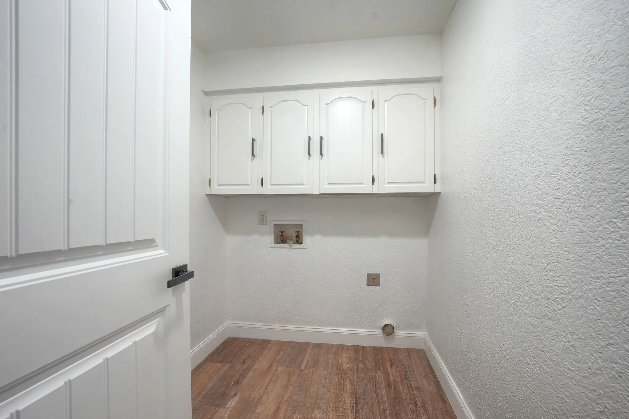 Single Family Residence For Sale in Rockwall County , 931 Meadow Drive, Rockwall, Texas 75032, 4 Bedroom, 3 Bathroom, Garage spaces, 2,925 Sqft, built in 1979, mls#21295845, Real Estate Agent in Rockwall, Homes For Sale in Rockwall county, Homes For Sale in Rockwall, Realtor in Rockwall Texas, Real Estate Brokerage Independent Realty Texas, Luminita Cordes Realtor